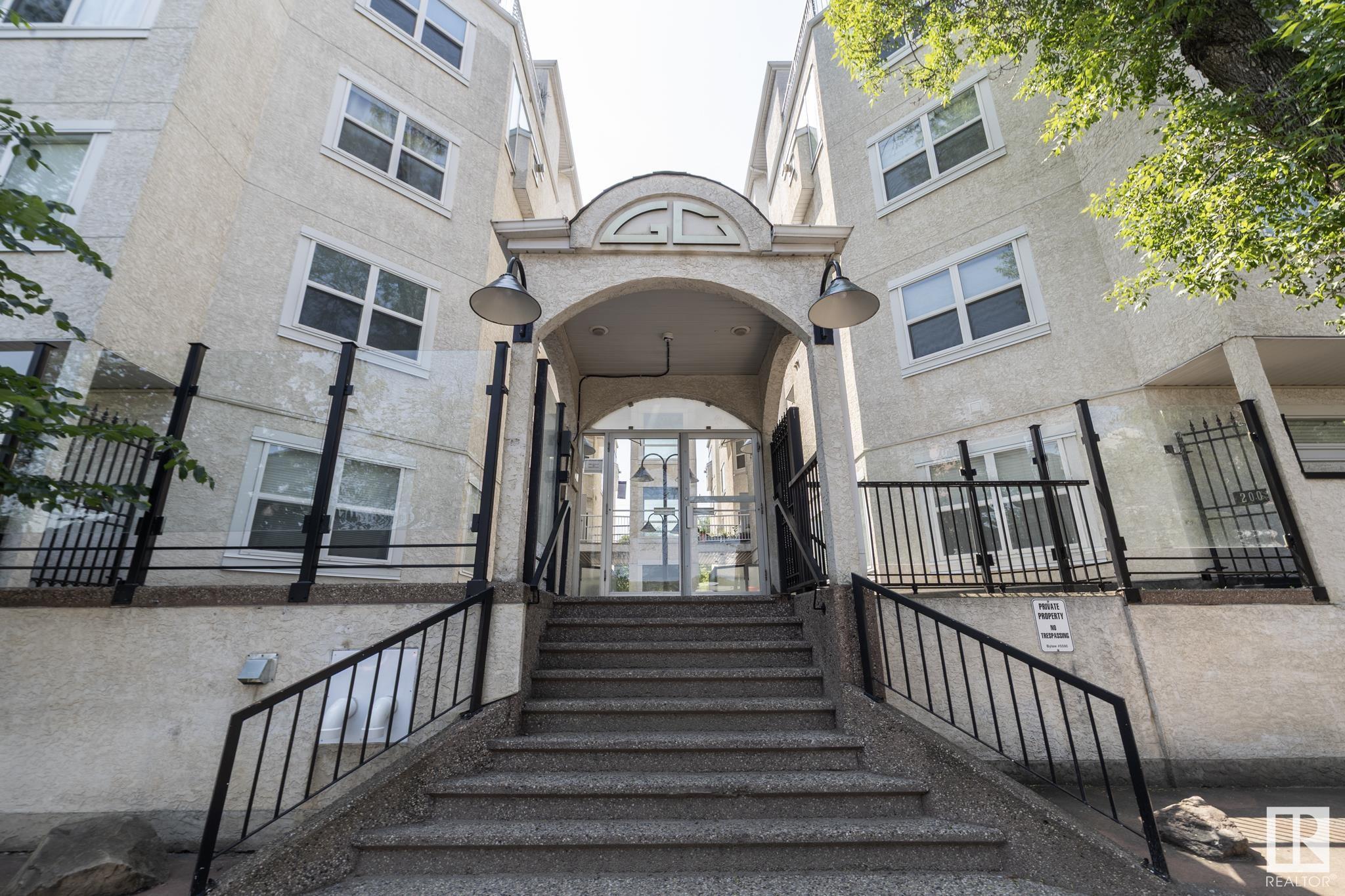 10939 82 Avenue Northwest #206, Edmonton, AB T6G 0S7