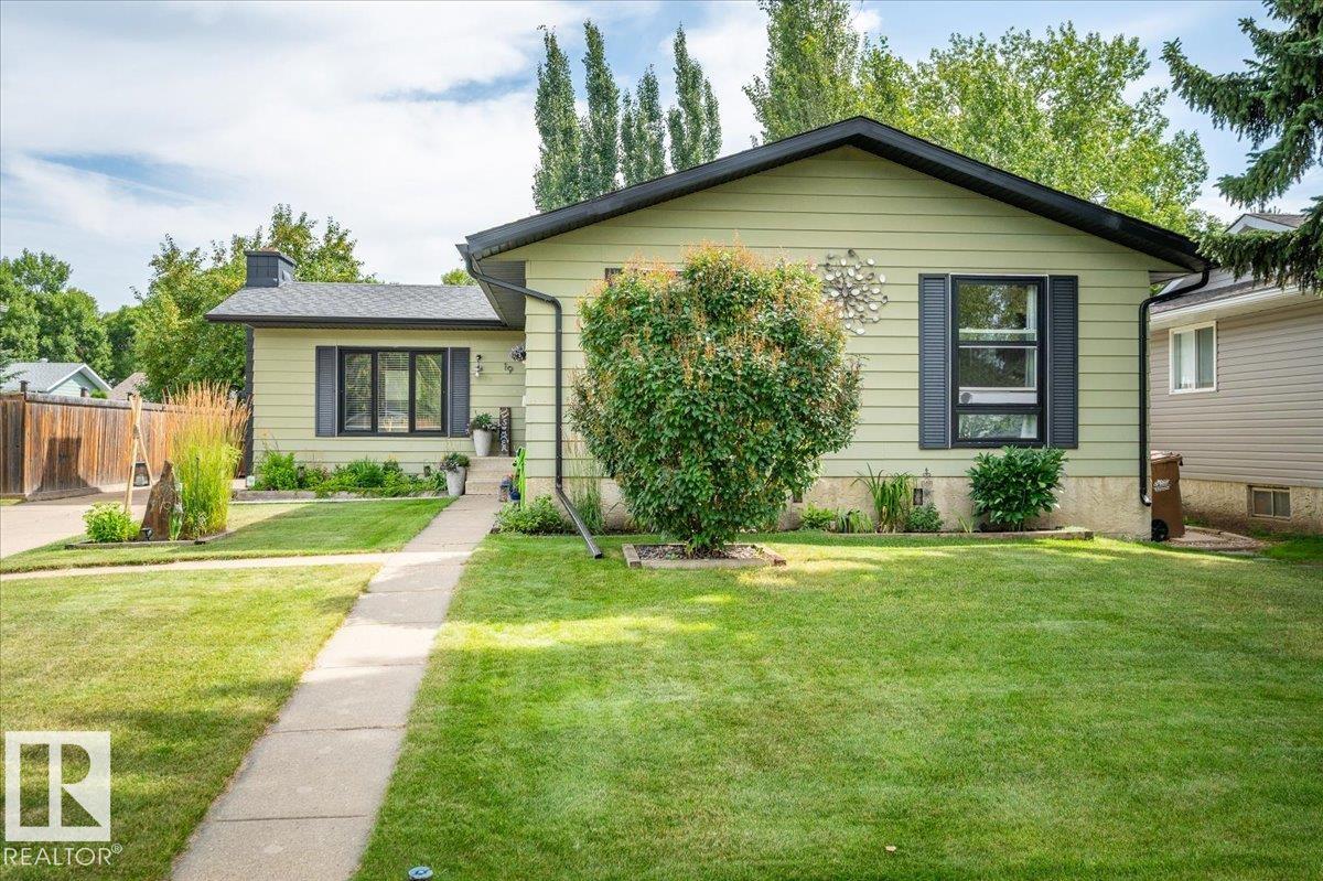 19 Lamoureux Pl, St. Albert, AB T8N 2J4