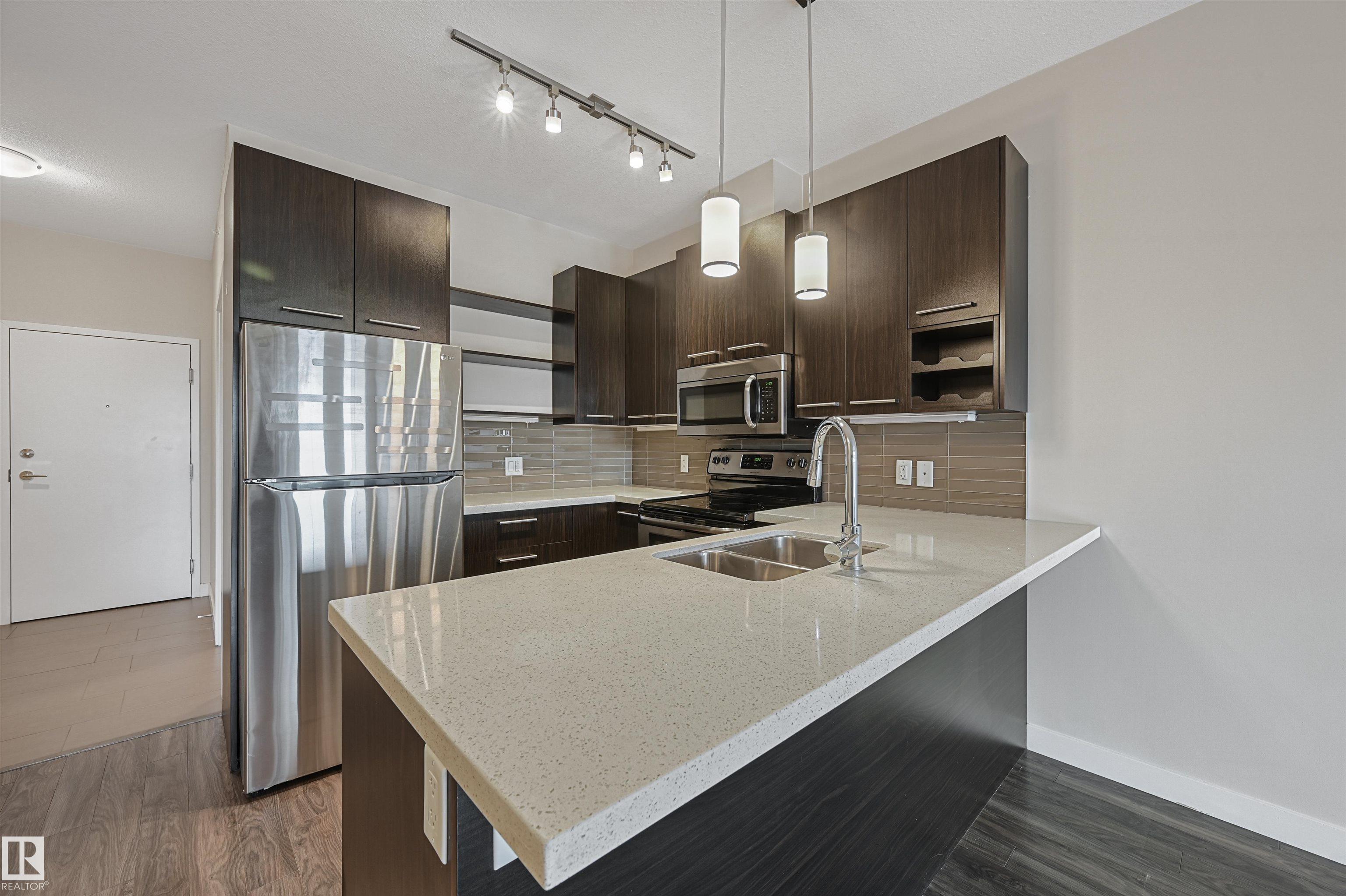 10418 81 Avenue Northwest #403, Edmonton, AB T6E 1X5