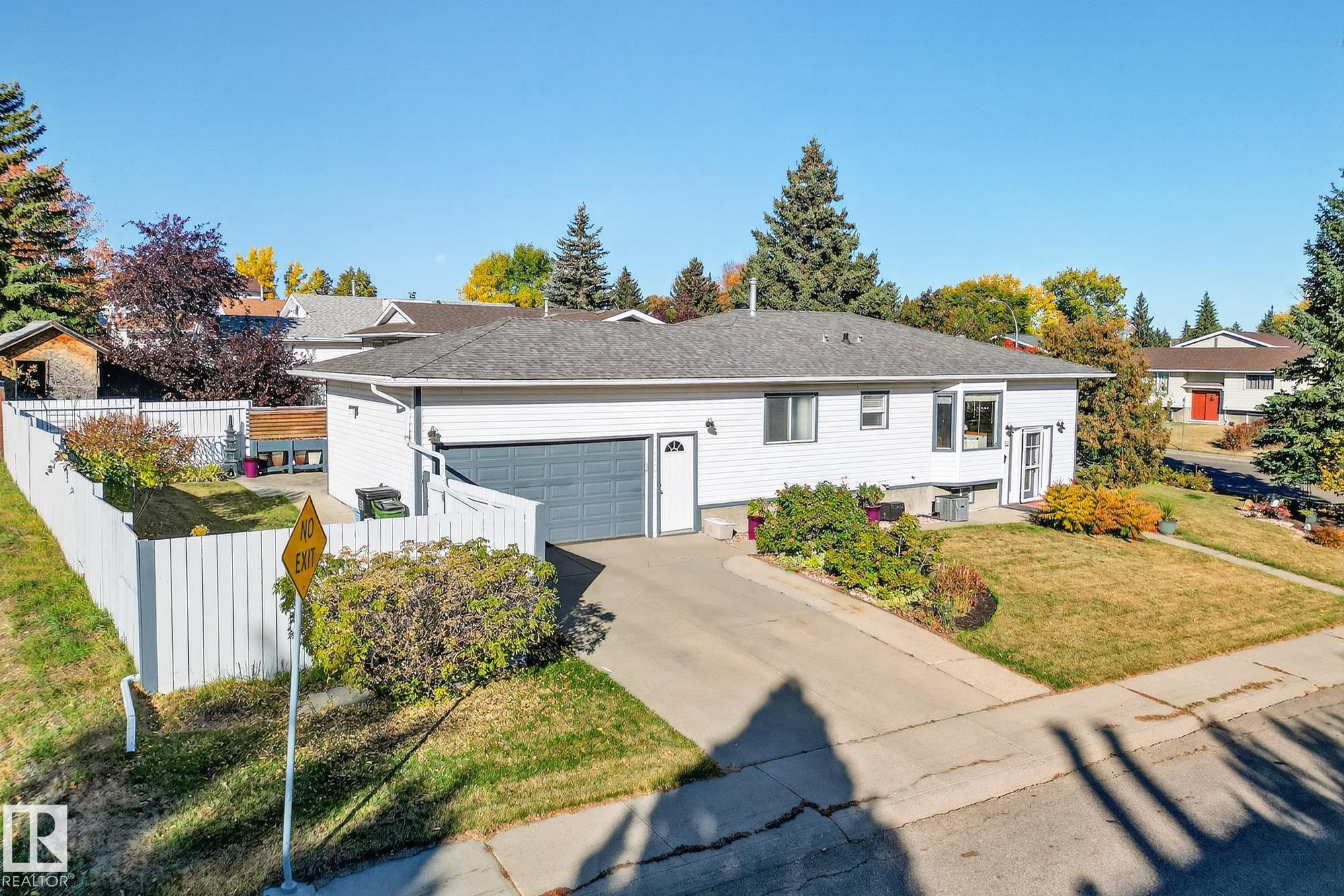 40 Av Nw Unit 6039 Ave, Edmonton, AB T6L 3P6