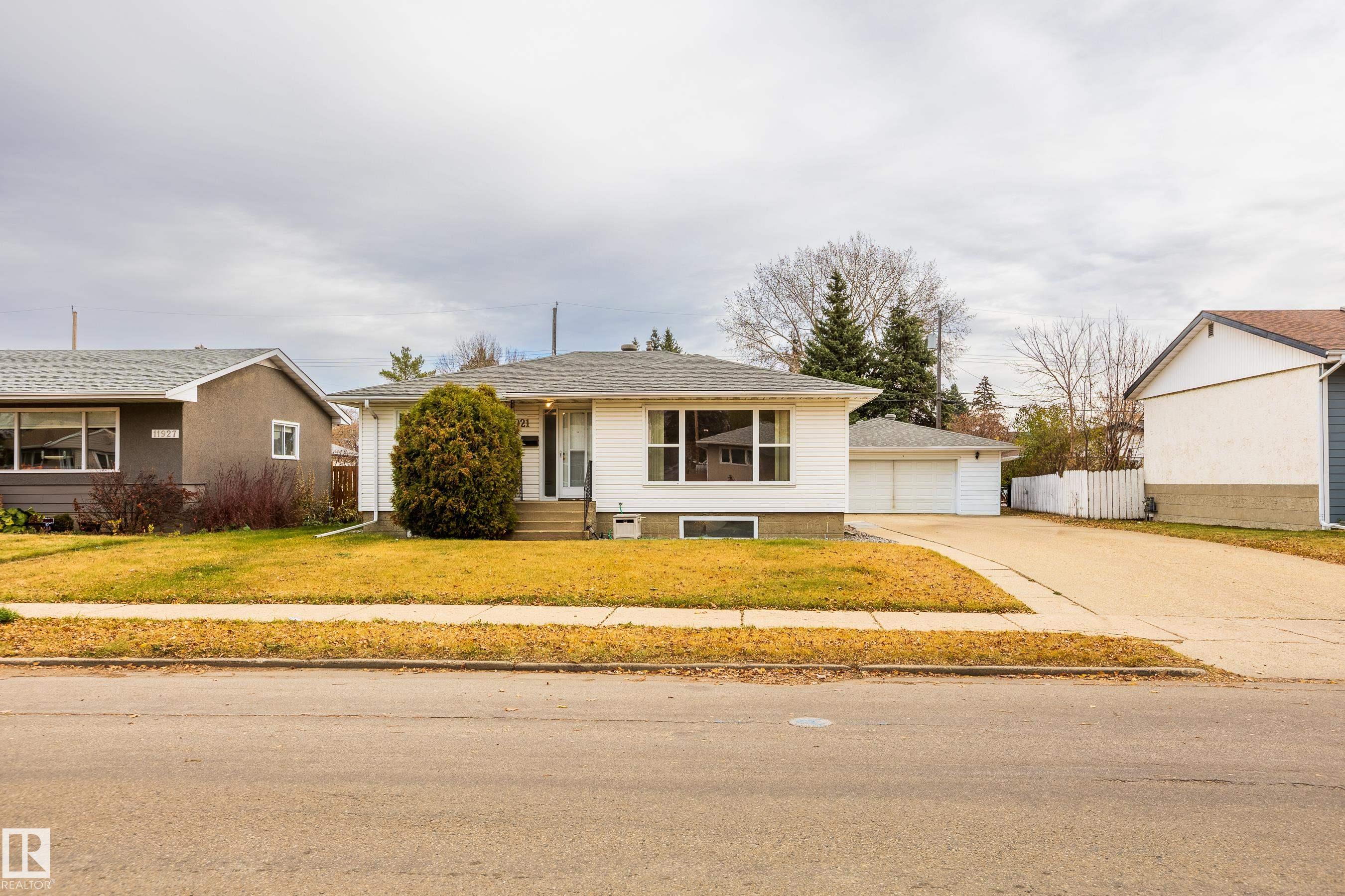 36 St Nw Unit 11921 St, Edmonton, AB T5W 2B3