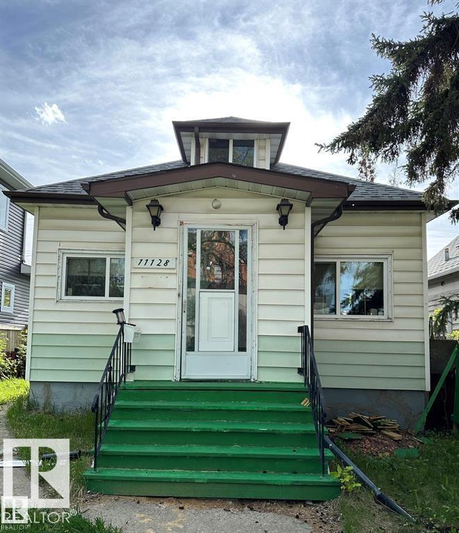 95 St Nw Unit 11128 St #a, Edmonton, AB T5G 1N7