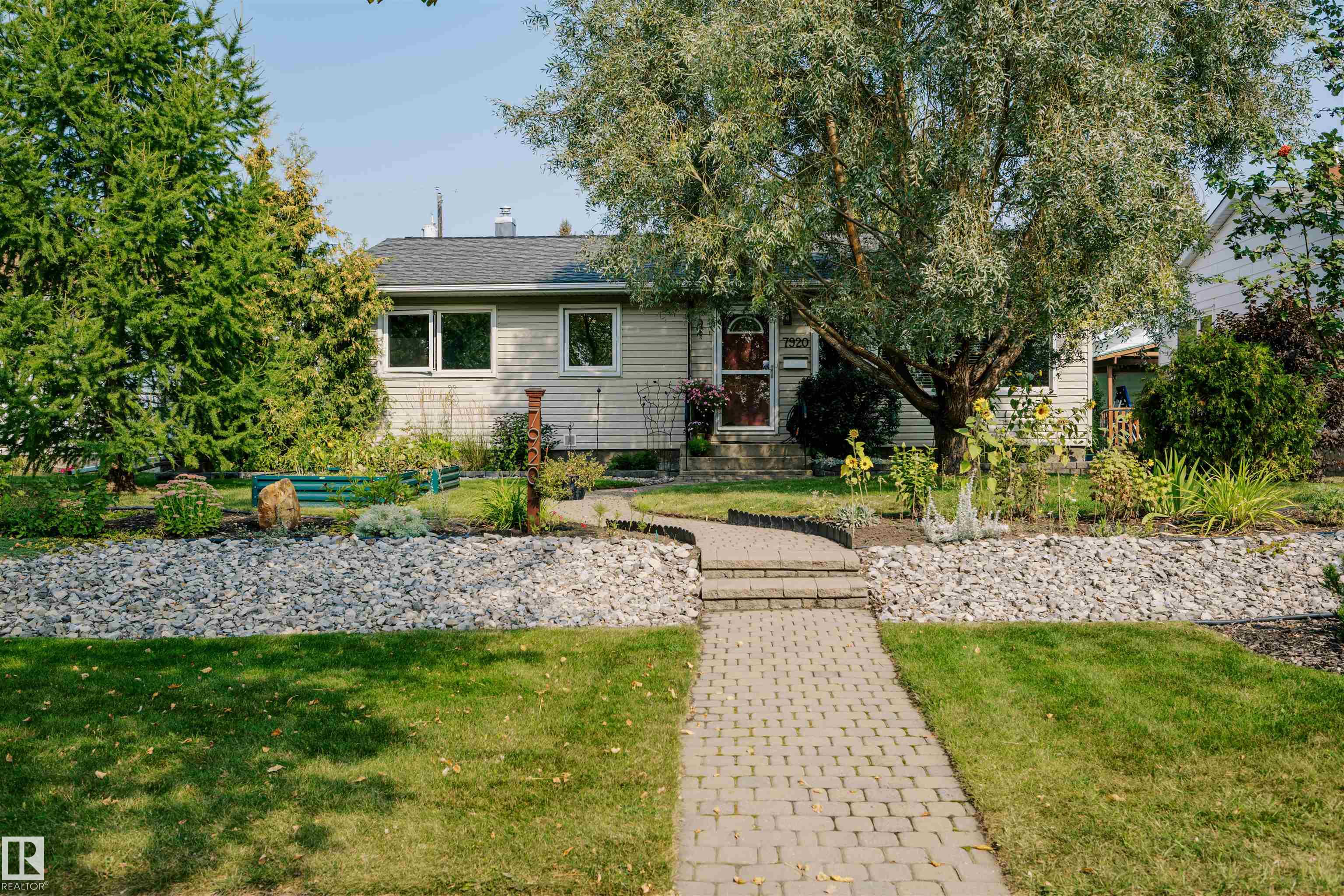 76 Av Nw Unit 7920 Ave, Edmonton, AB T6C 0H5