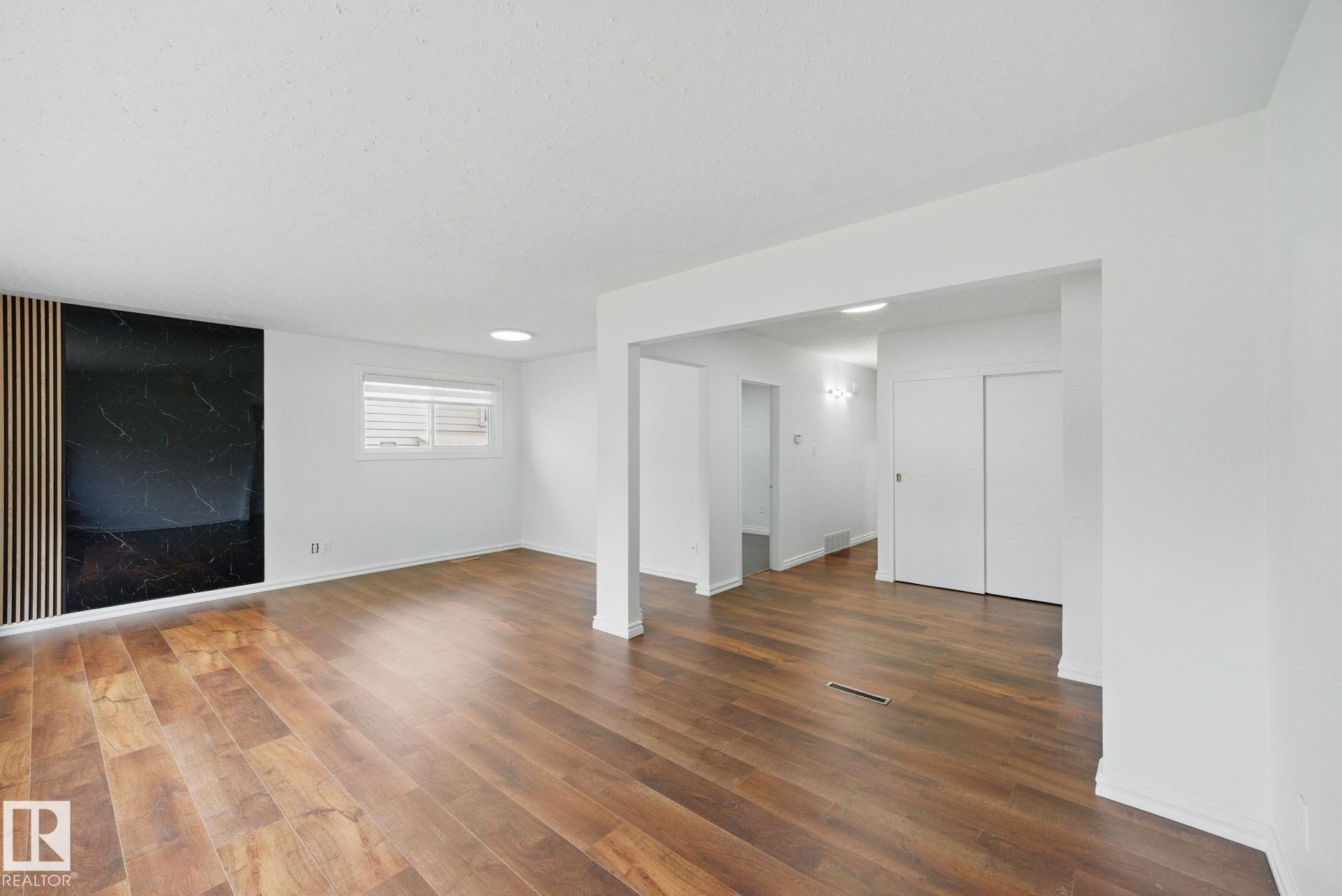 136 Av Nw Unit 13316 Ave, Edmonton, AB T5L 4B3