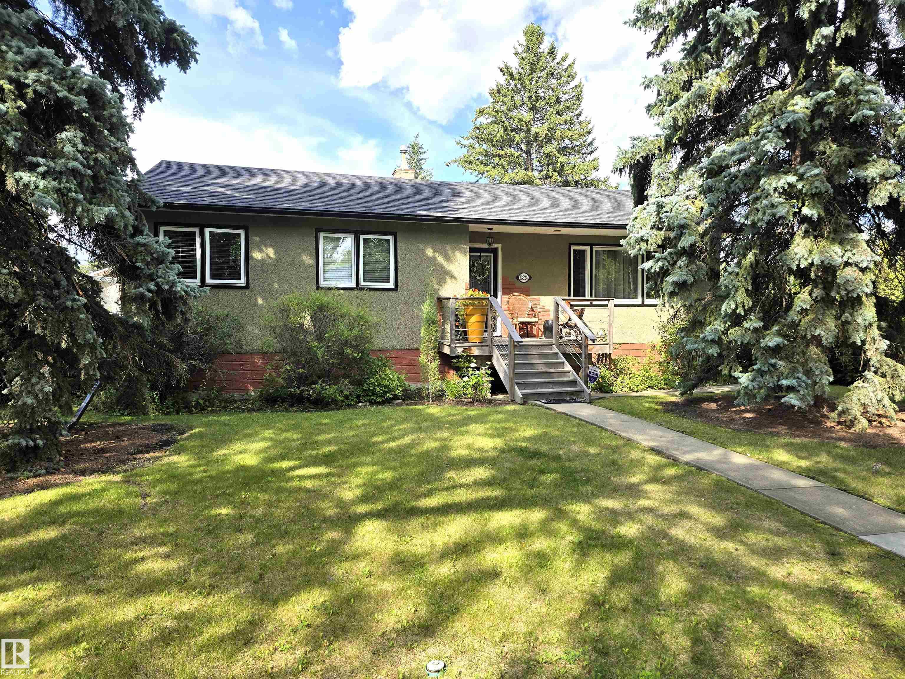 107 Av Nw Unit 13924 Ave #a, Edmonton, AB T5M 2A9