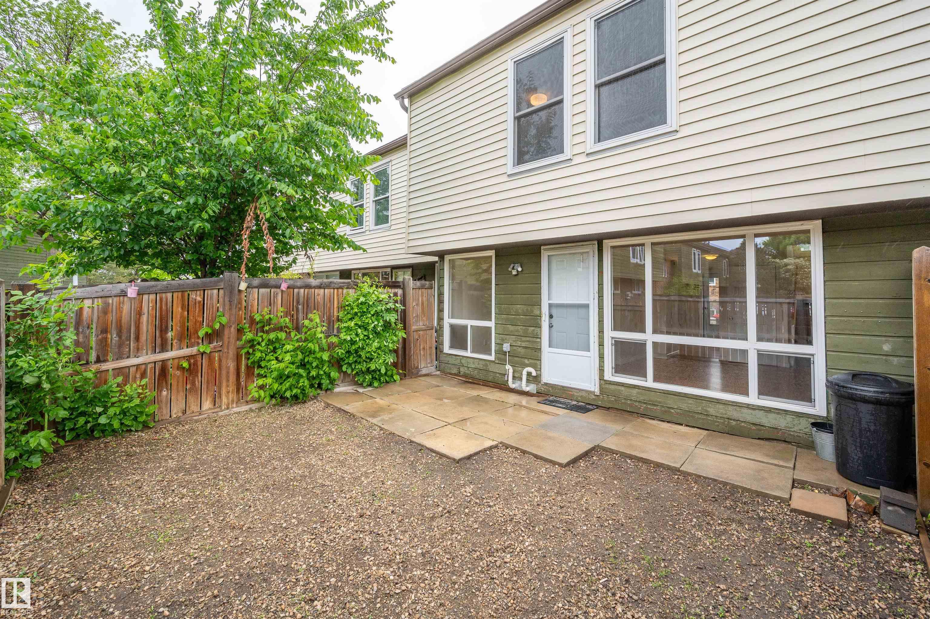 528 Abbottsfield Rd NW, Edmonton, AB T5W 4R3