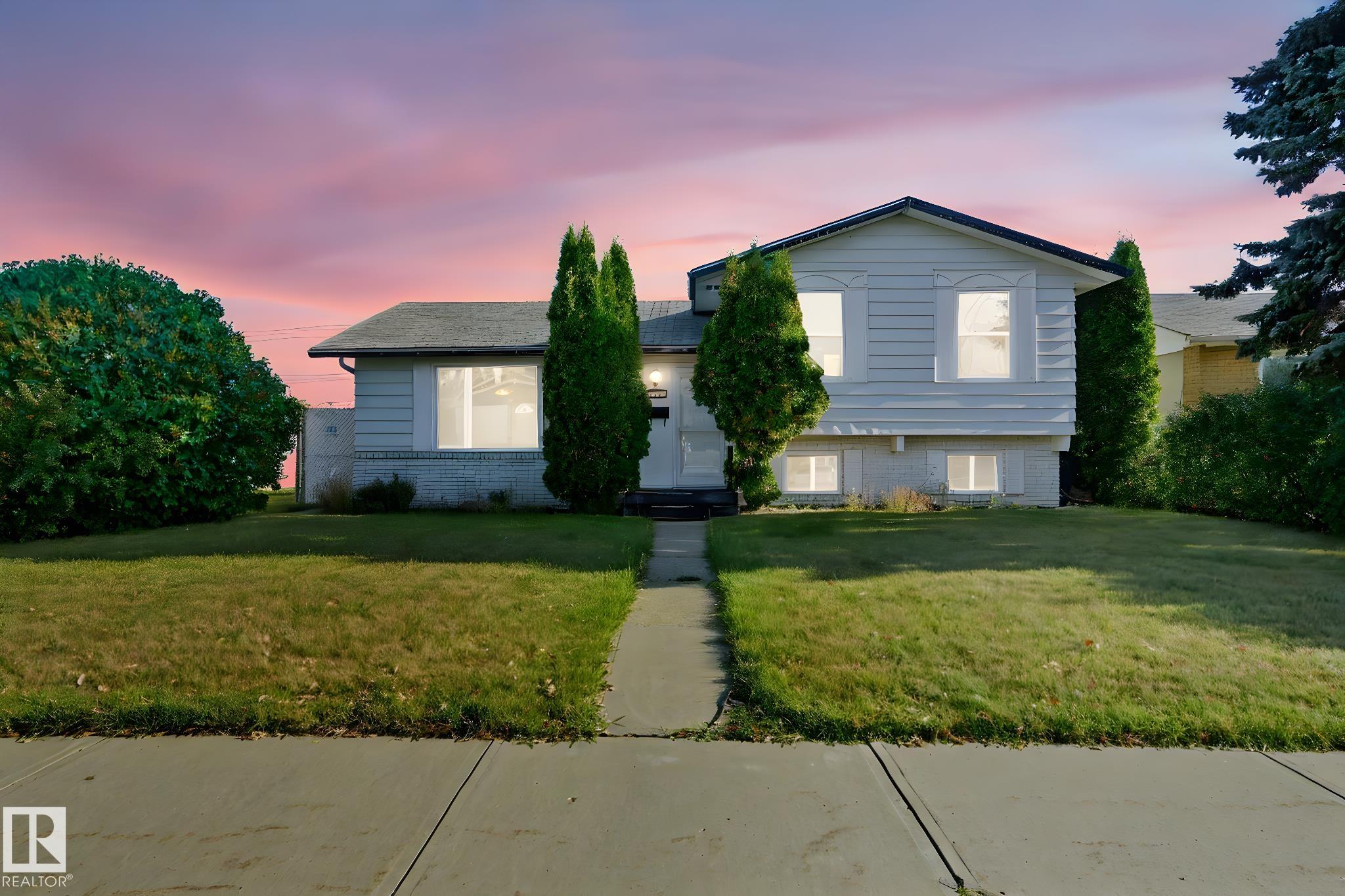 53 St Nw Unit 14239 St, Edmonton, AB T5A 1L6