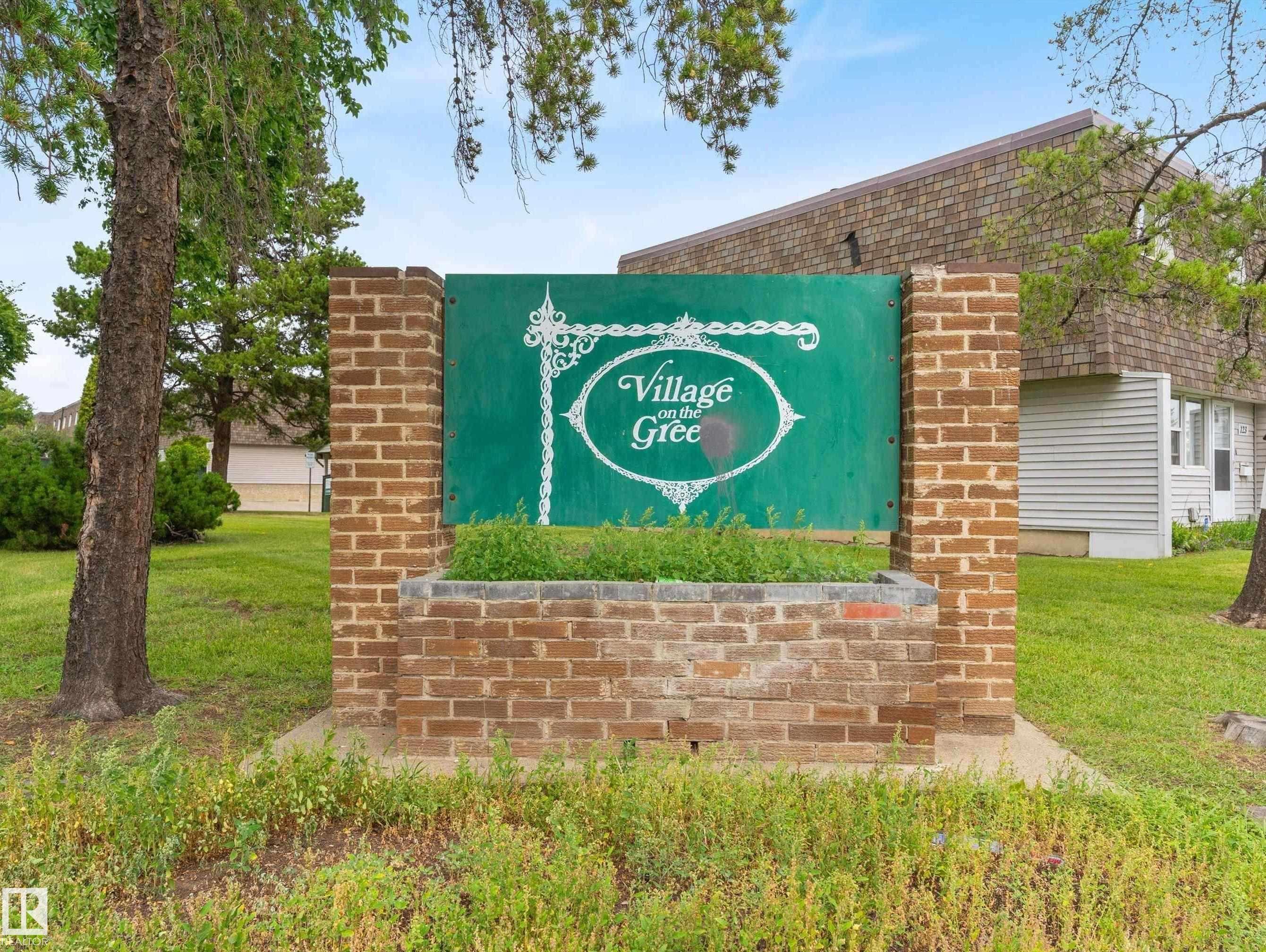 216 Village On The Grn NW, Edmonton, AB T5A 1H2