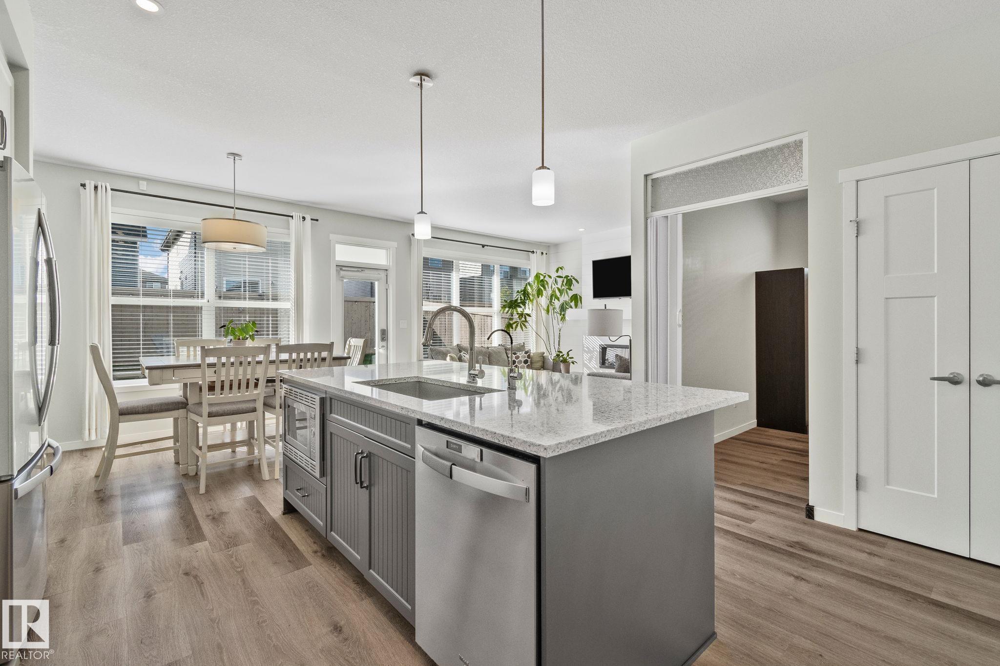 1093 Secord Promenade Pm NW, Edmonton, AB T5T 1N1