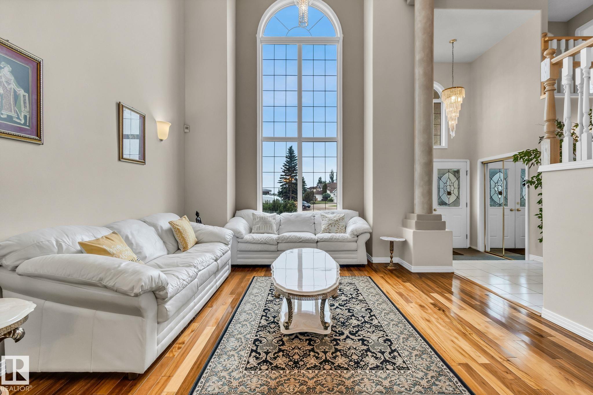 10 Av Nw Unit 11205 Ave, Edmonton, AB T5J 6S8