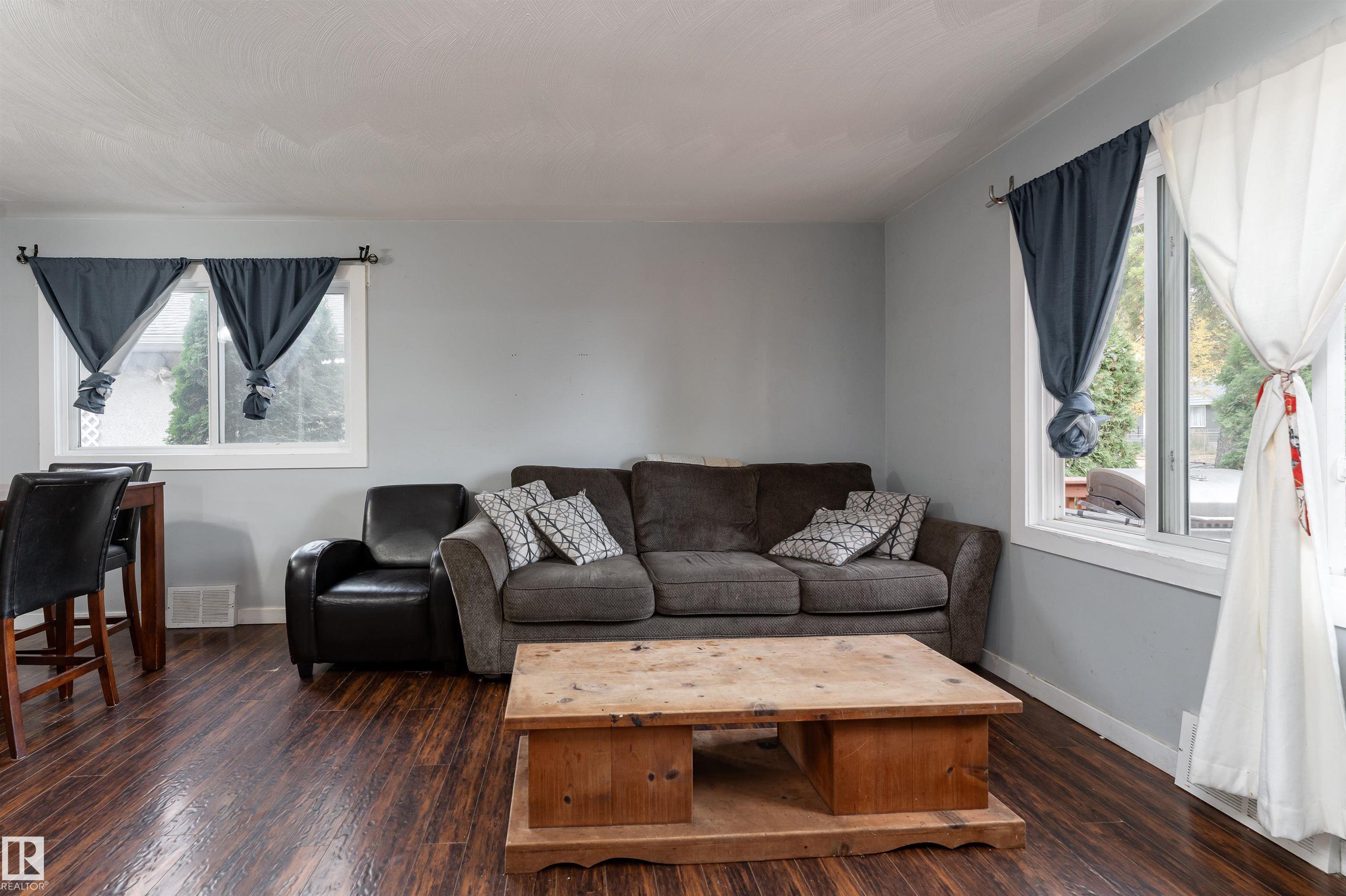 140 St Nw Unit 12316 St, Edmonton, AB T5L 2C8