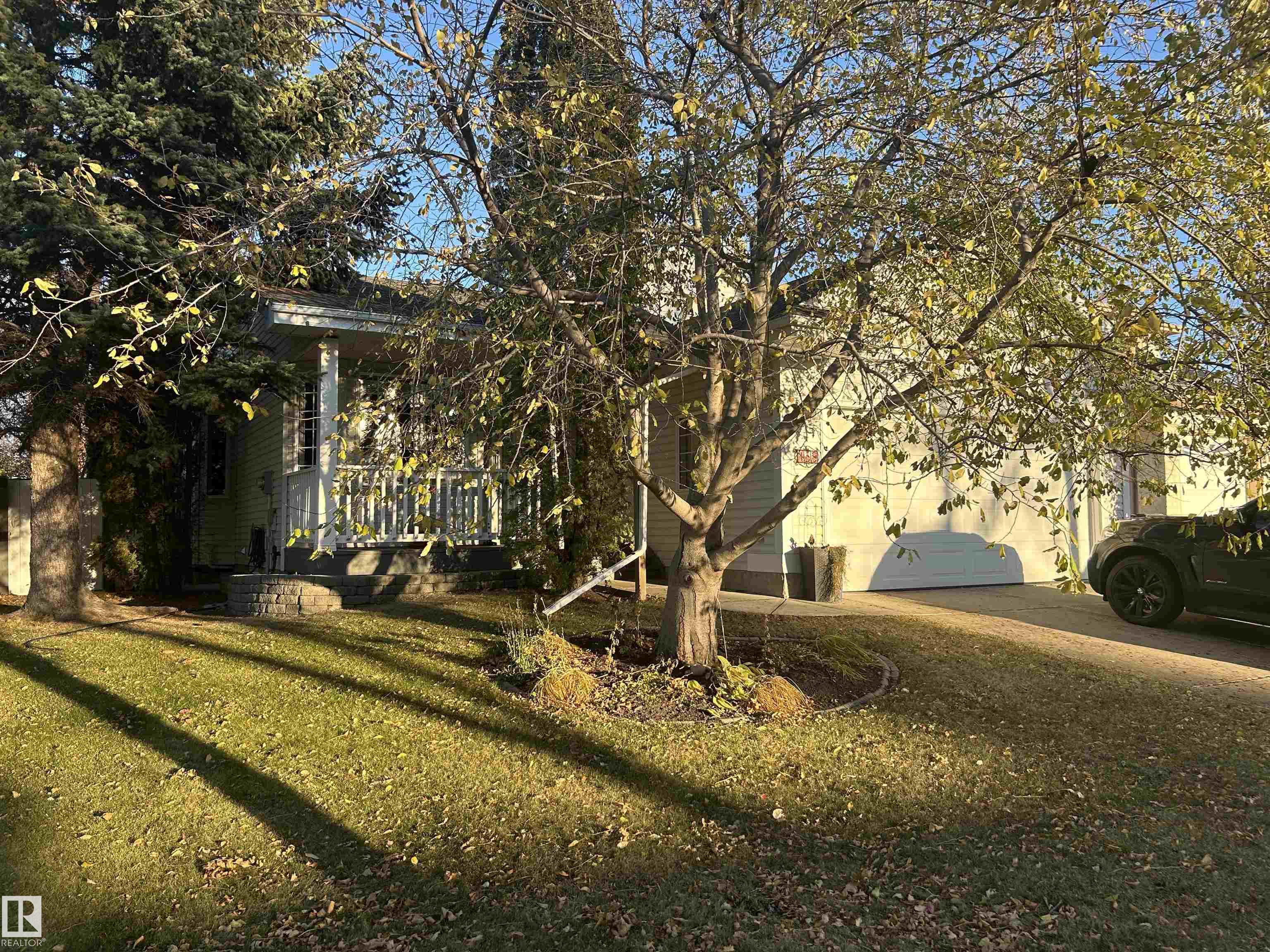 158 Meadowview Dr, Sherwood Park, AB T8H 1P8