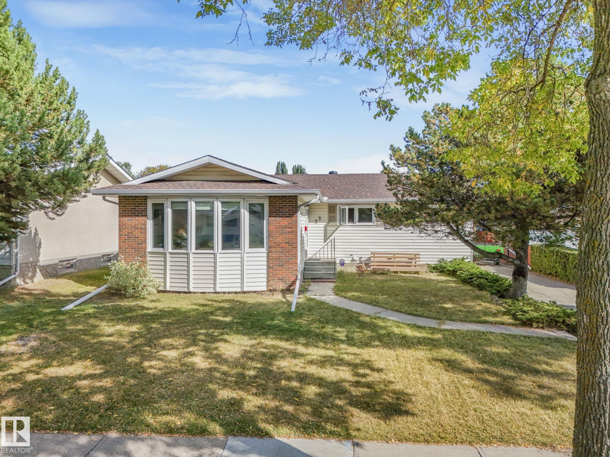 22 Larose Dr, St. Albert, AB T8N 1S6