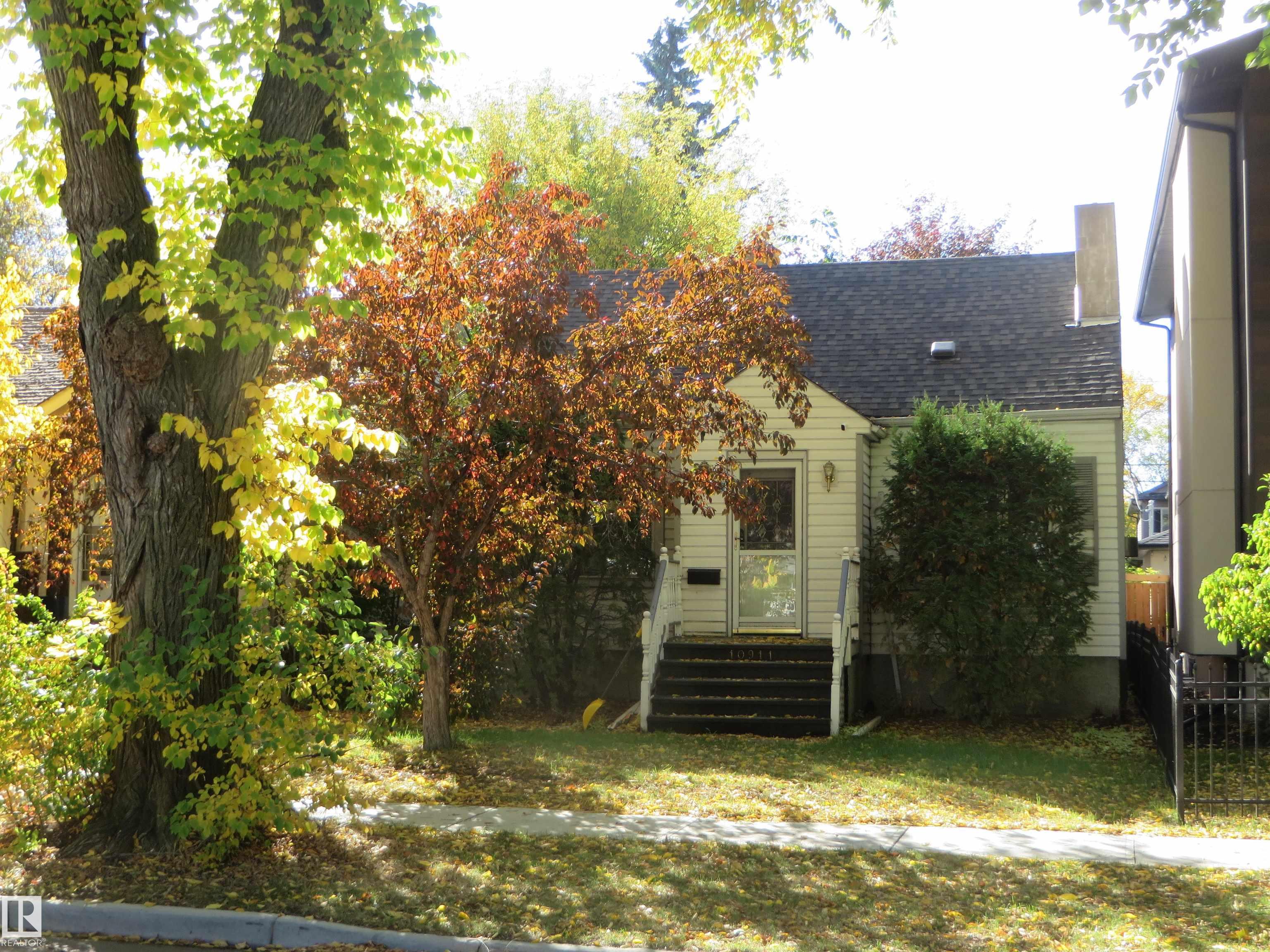 79 Av Nw Unit 10911 Ave, Edmonton, AB T6G 0P1