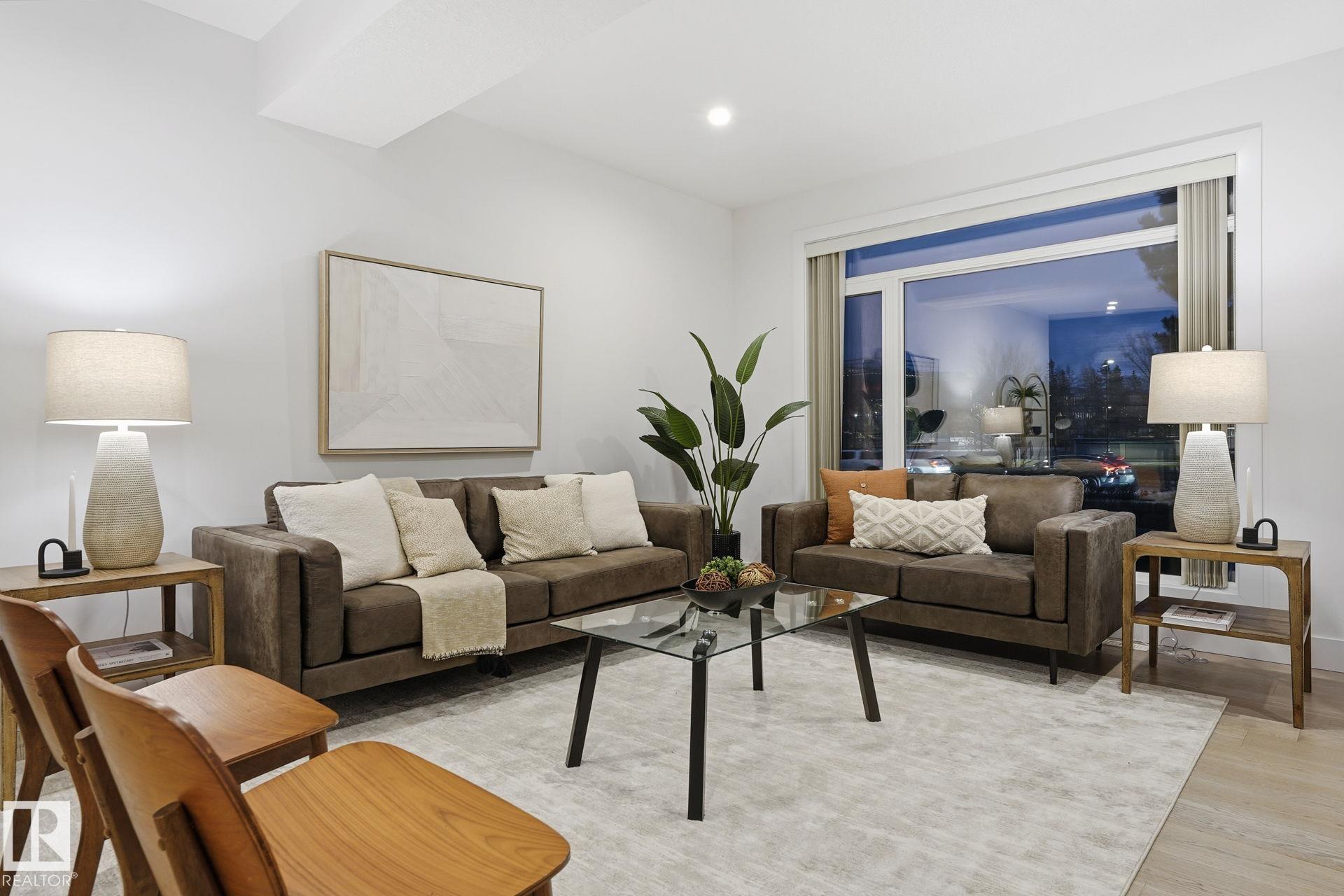 71 Av Nw Unit 11434 Ave, Edmonton, AB T6G 0A7