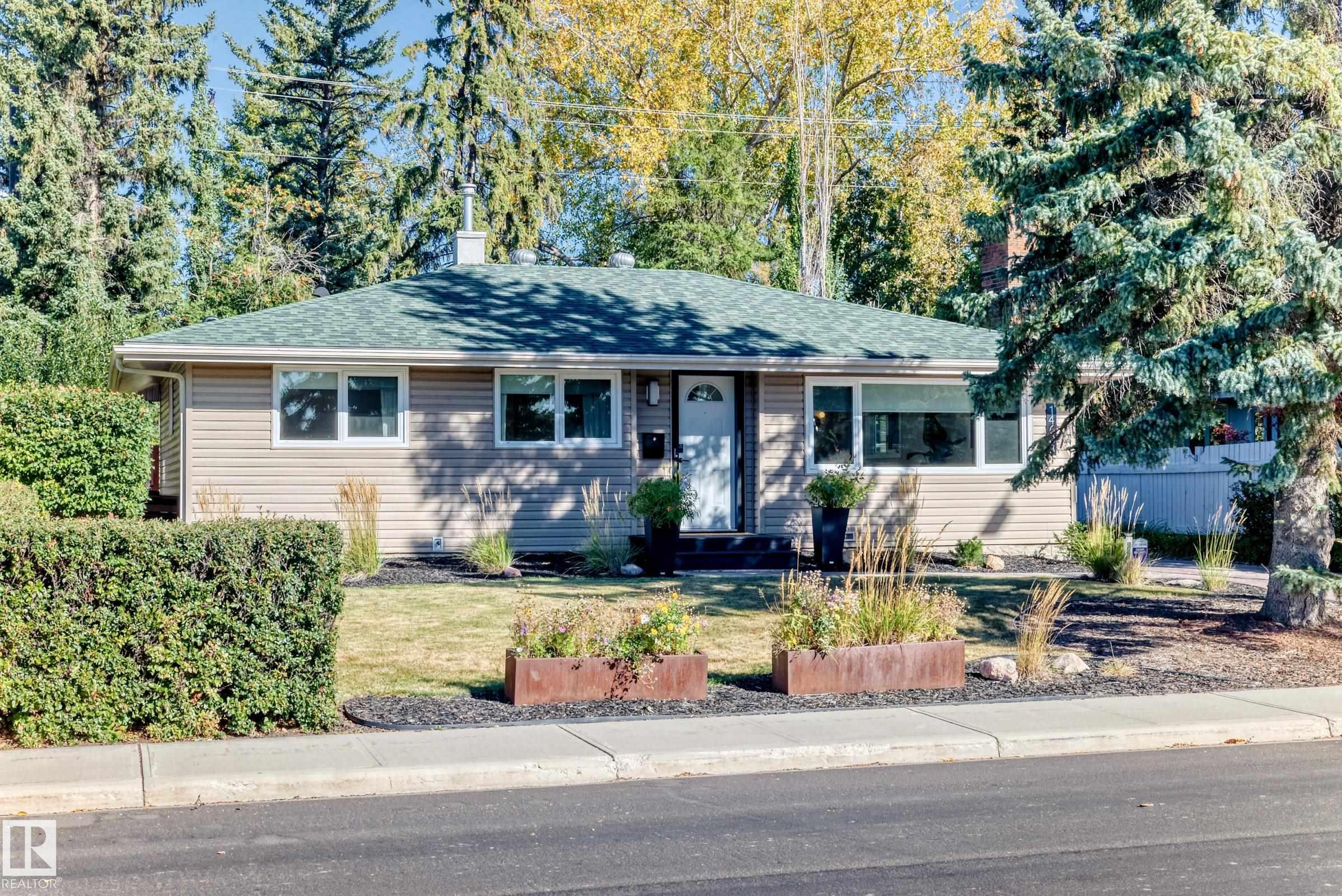 80 Av Nw Unit 14608 Ave, Edmonton, AB T5R 3K6
