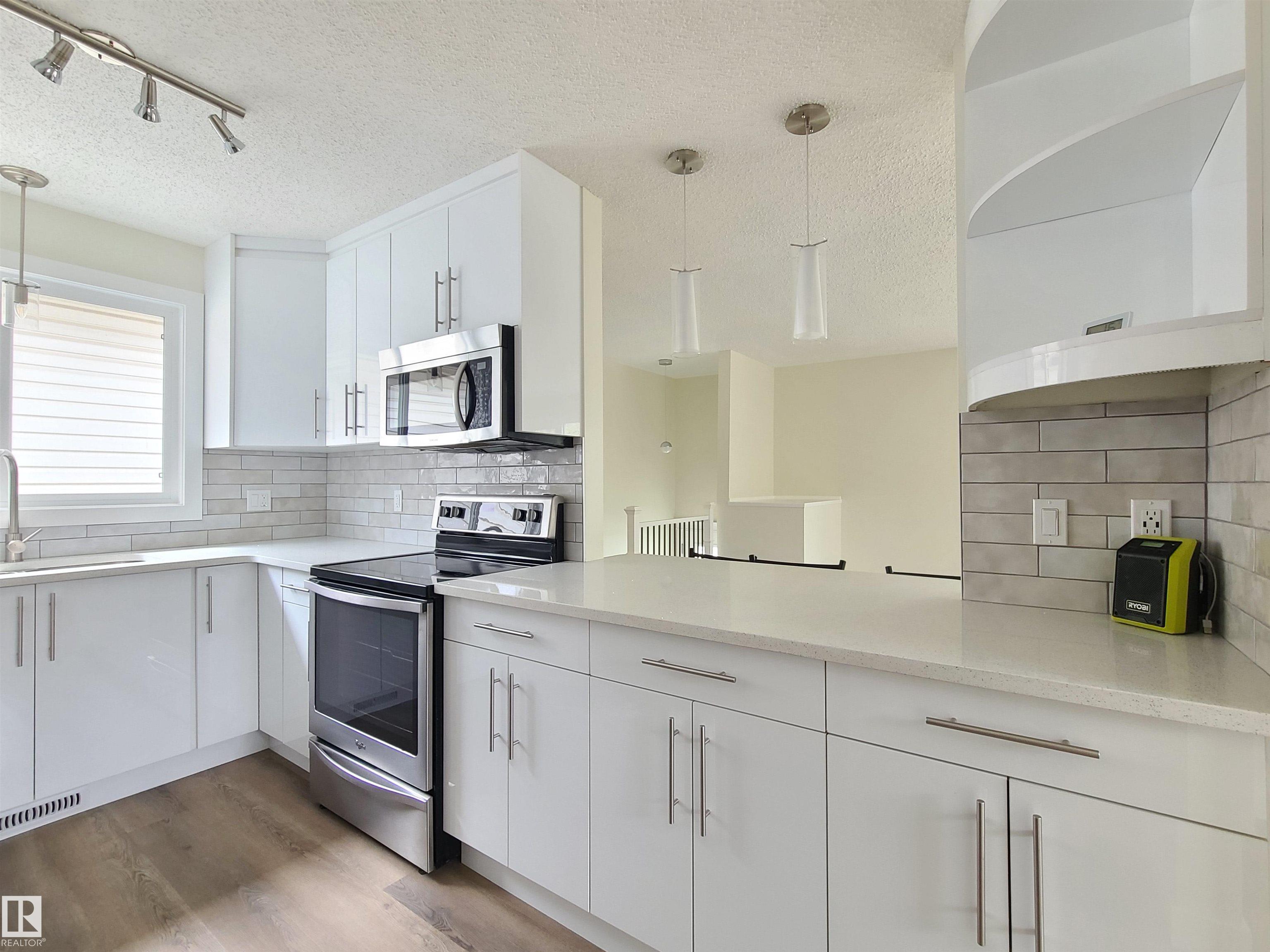 95 St Nw Unit 12011 St #a, Edmonton, AB T5G 1R6