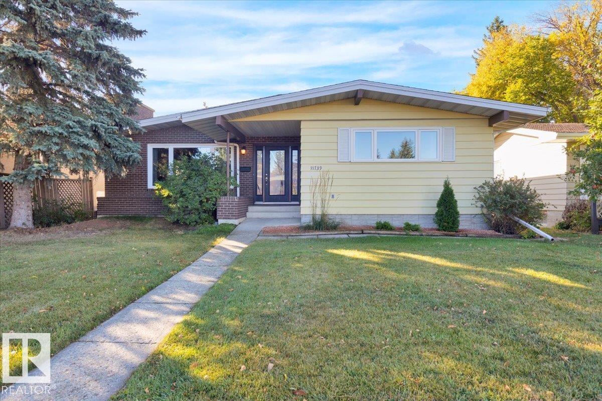 39 Av Nw Unit 11739 Ave, Edmonton, AB T6J 0M8