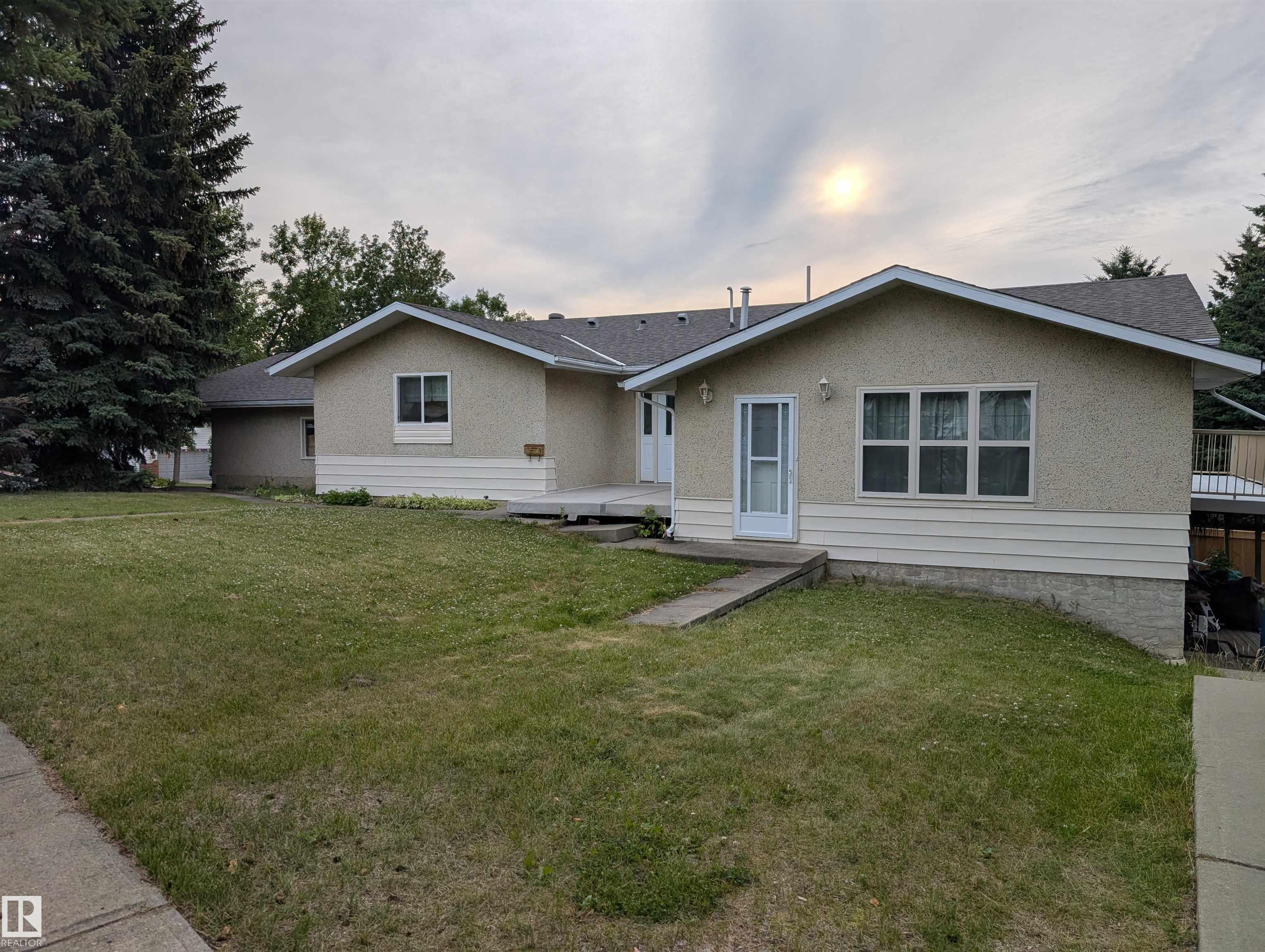 26 Louisbourg Pl, St. Albert, AB T8N 4L5