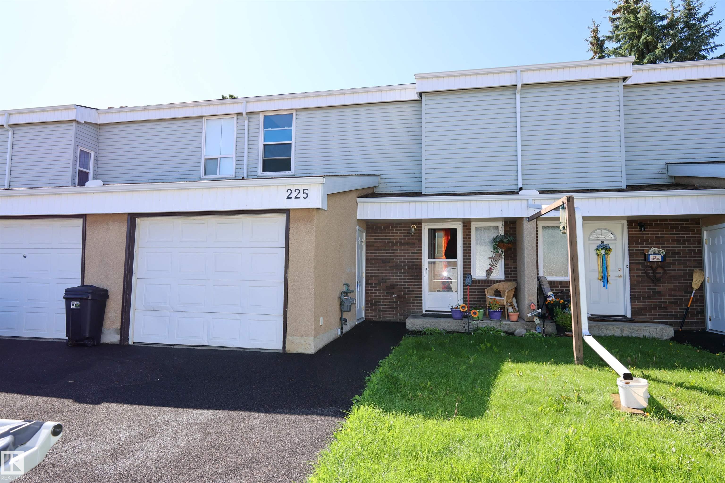 225 Grandin Vg Vlg, St. Albert, AB T8N 2J3