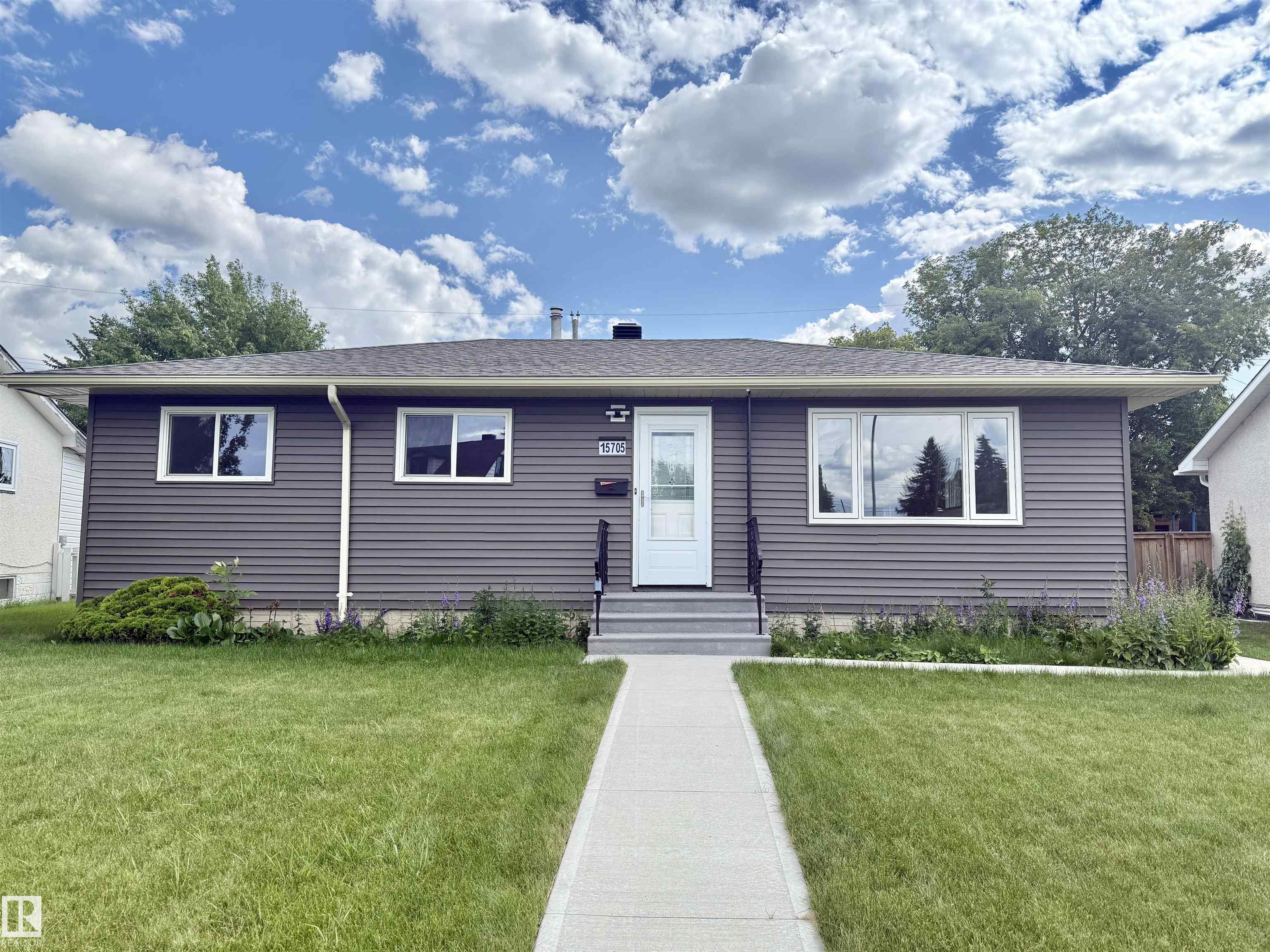 86 Av Nw Unit 15705 Ave, Edmonton, AB T5R 4C5