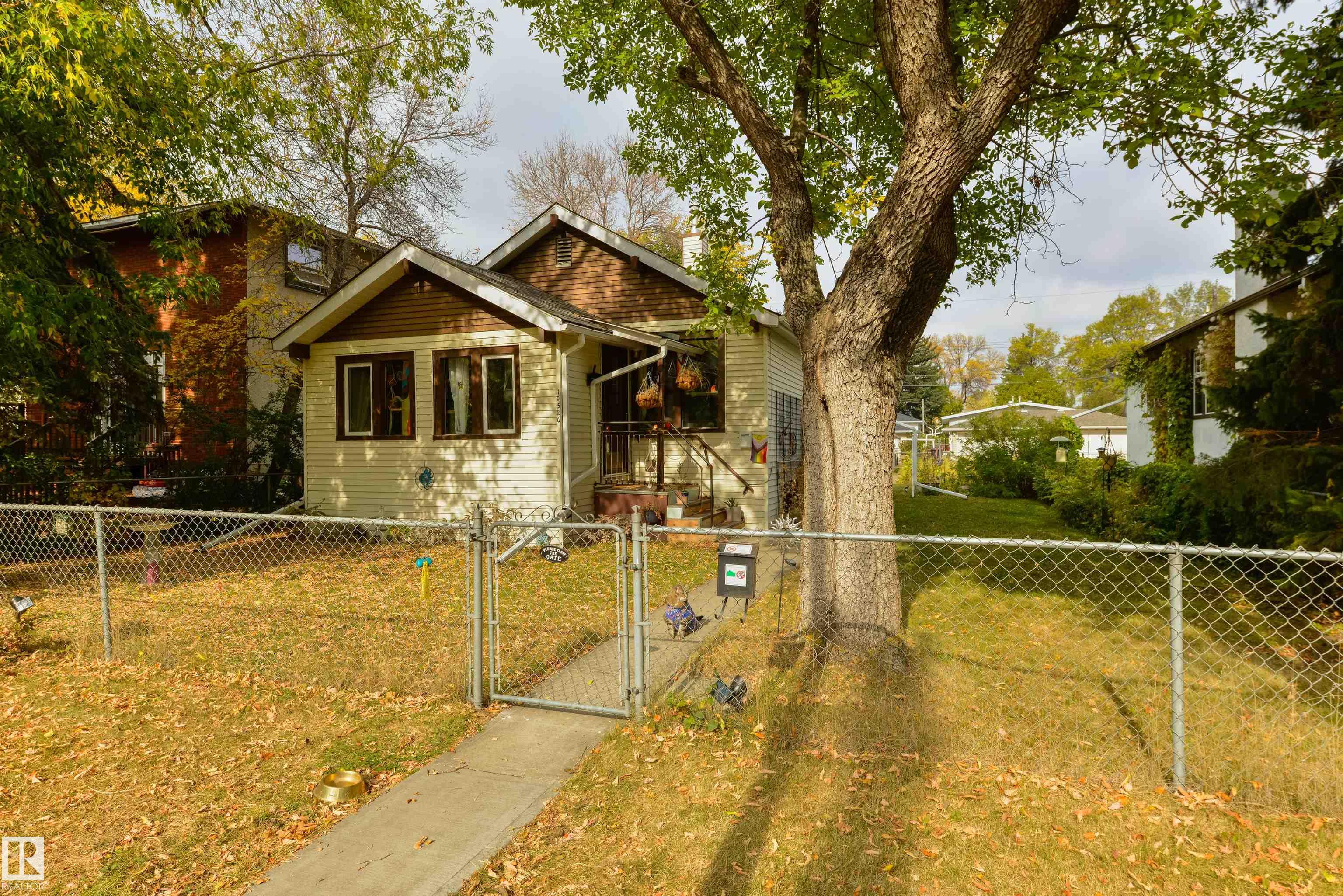 74 Av Nw Unit 10526 Ave, Edmonton, AB T6E 1G2