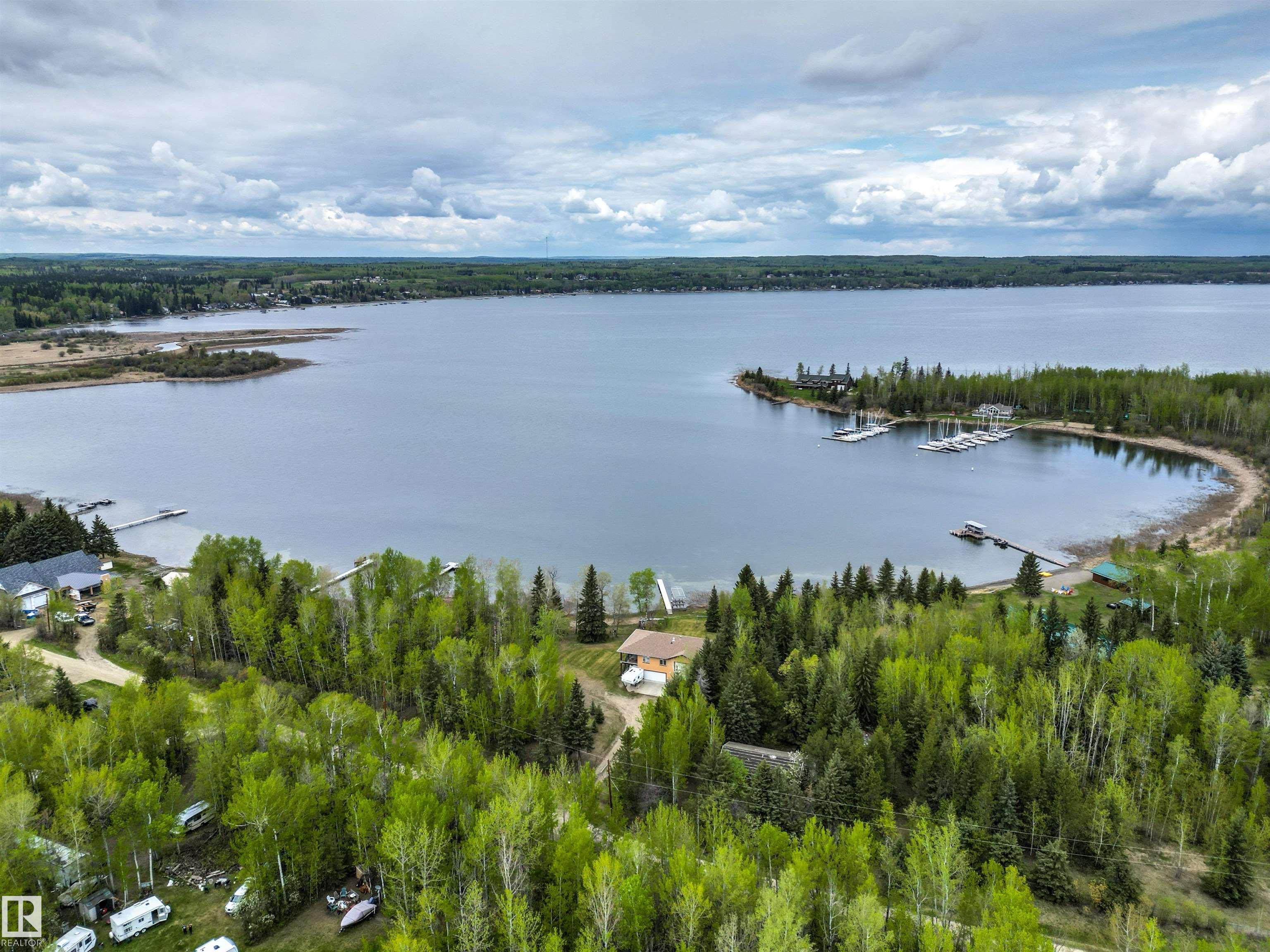 4 Sunshine Bay Rd, Rural Parkland County, AB T0E 0V0
