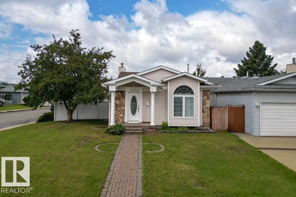86 Av Nw Unit 19020 Ave, Edmonton, AB T5T 1Y4