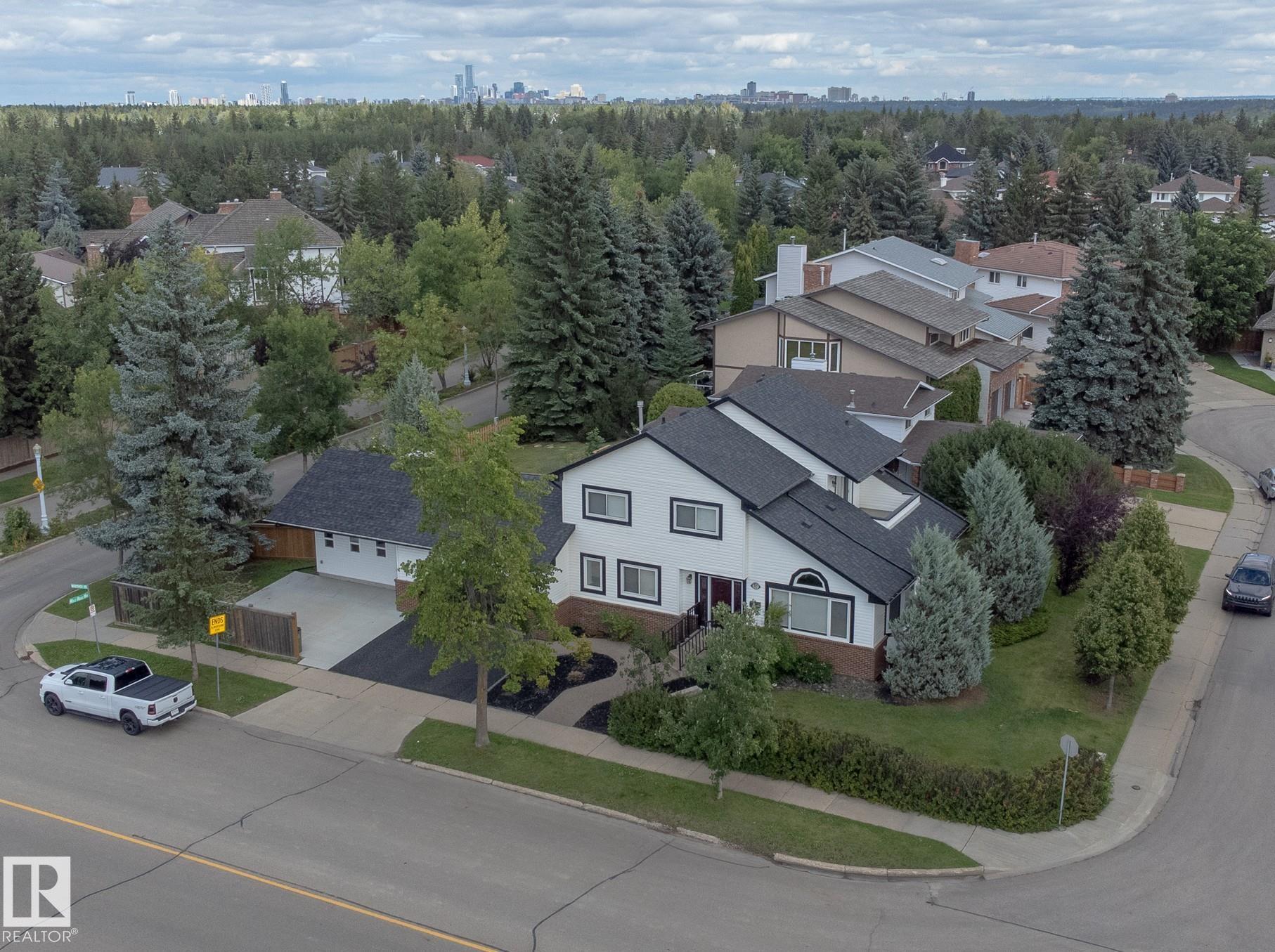 843 Wanyandi Rd NW, Edmonton, AB T5T 2X3