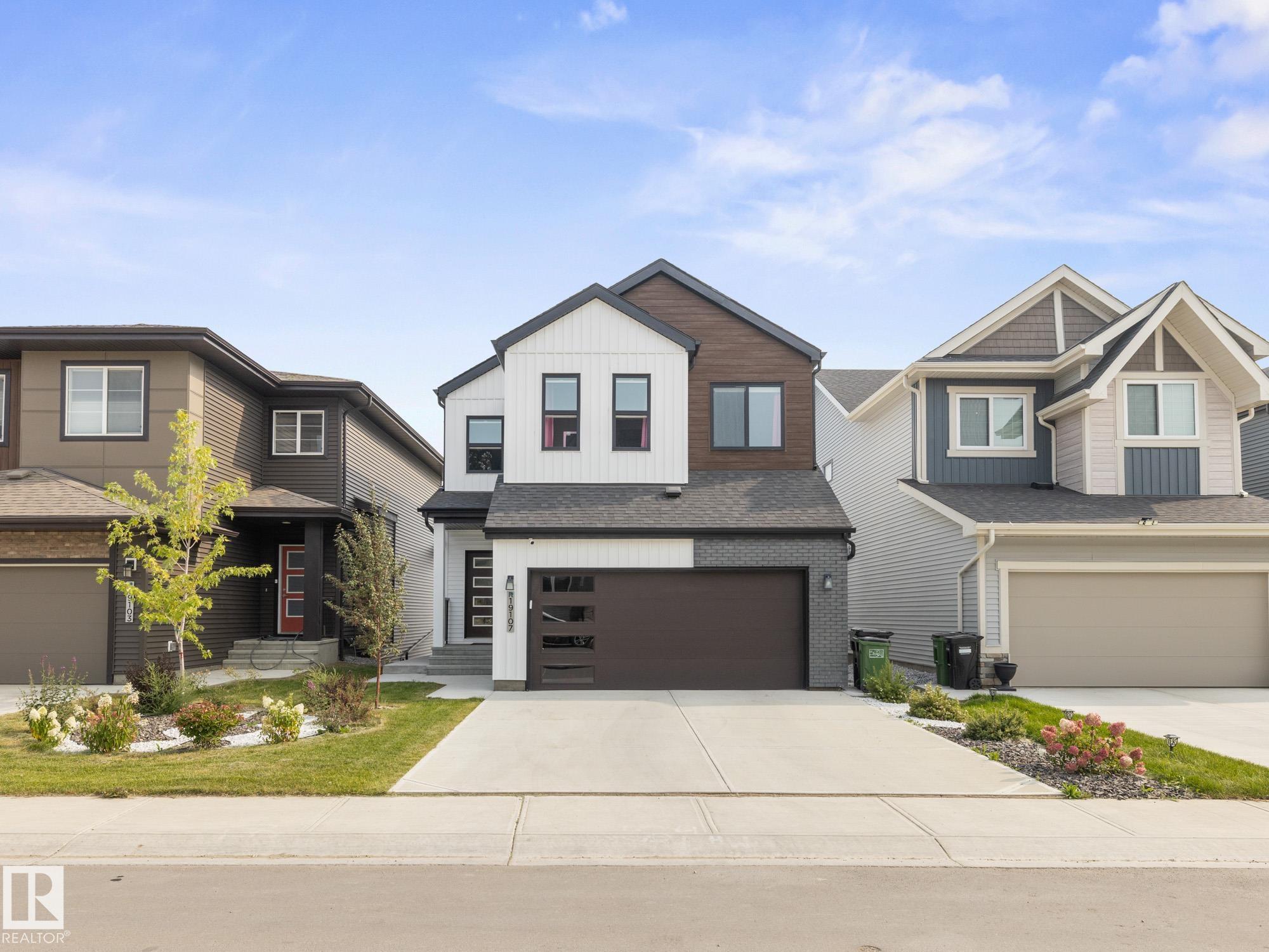 22 Av Nw Unit 19107 Ave, Edmonton, AB T6M 1R1