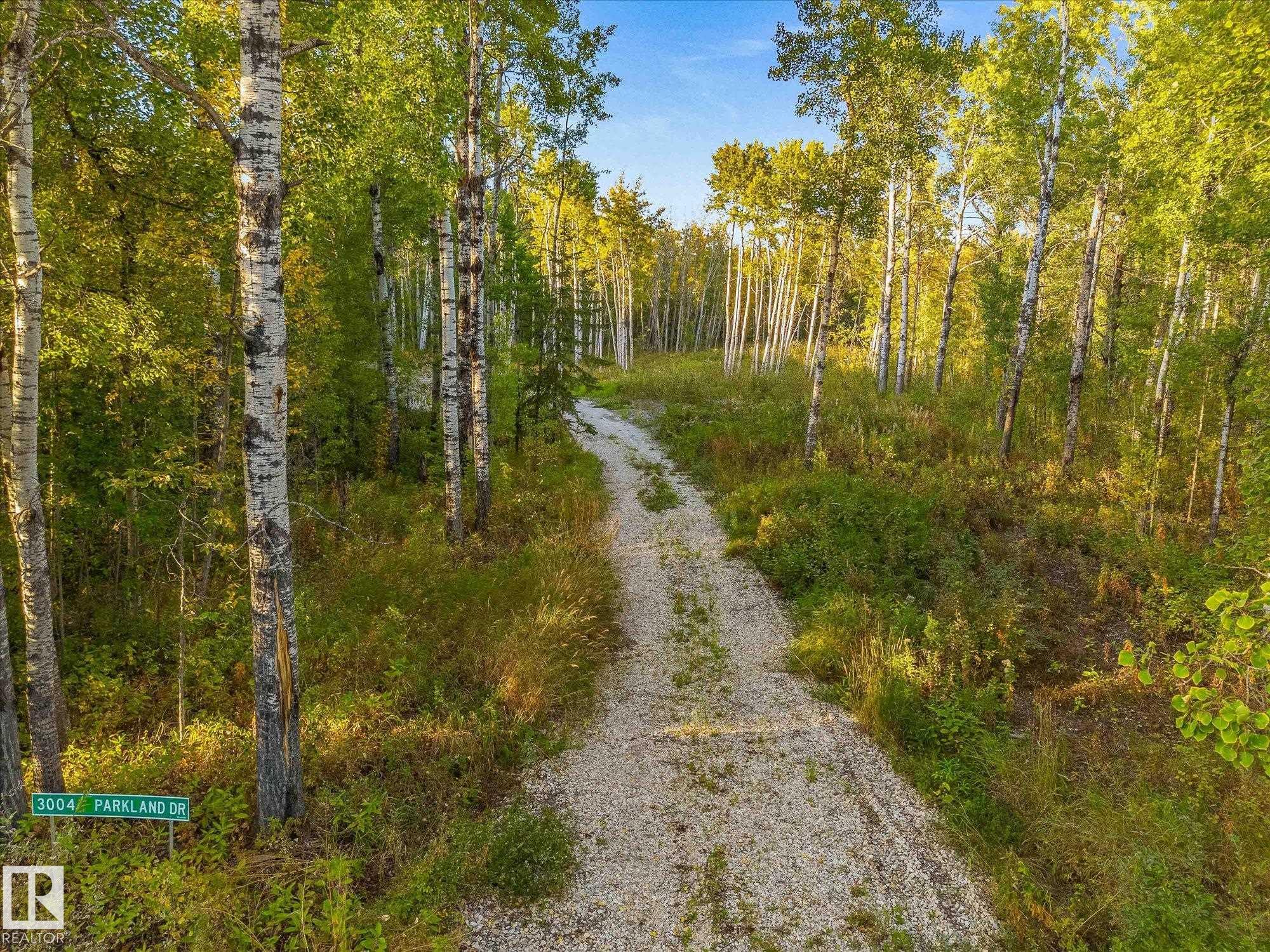 3004 Parkland Dr, Rural Parkland County, AB T7Y 2S5