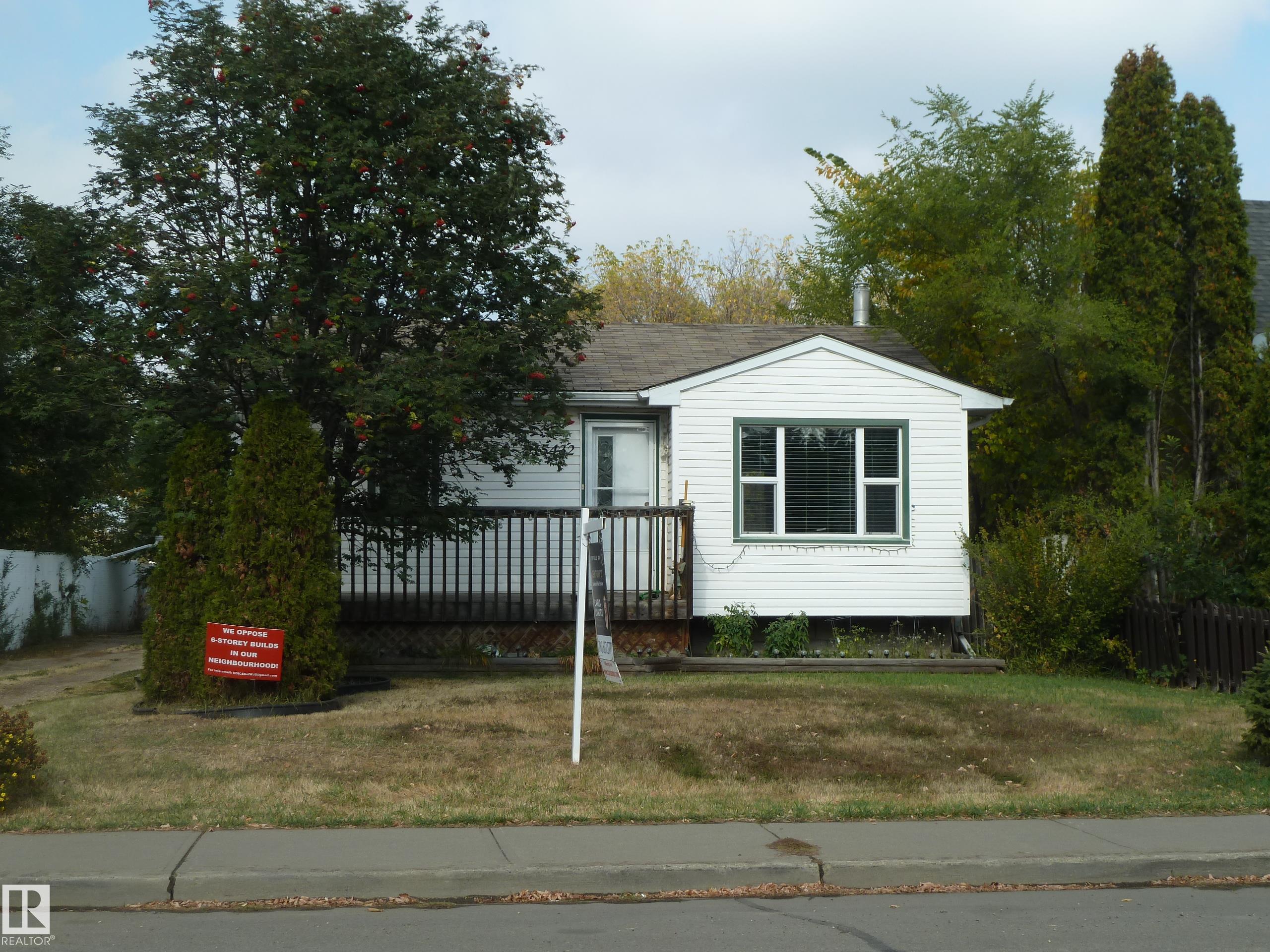 92 Av Nw Unit 15432 Ave, Edmonton, AB T5R 5C2