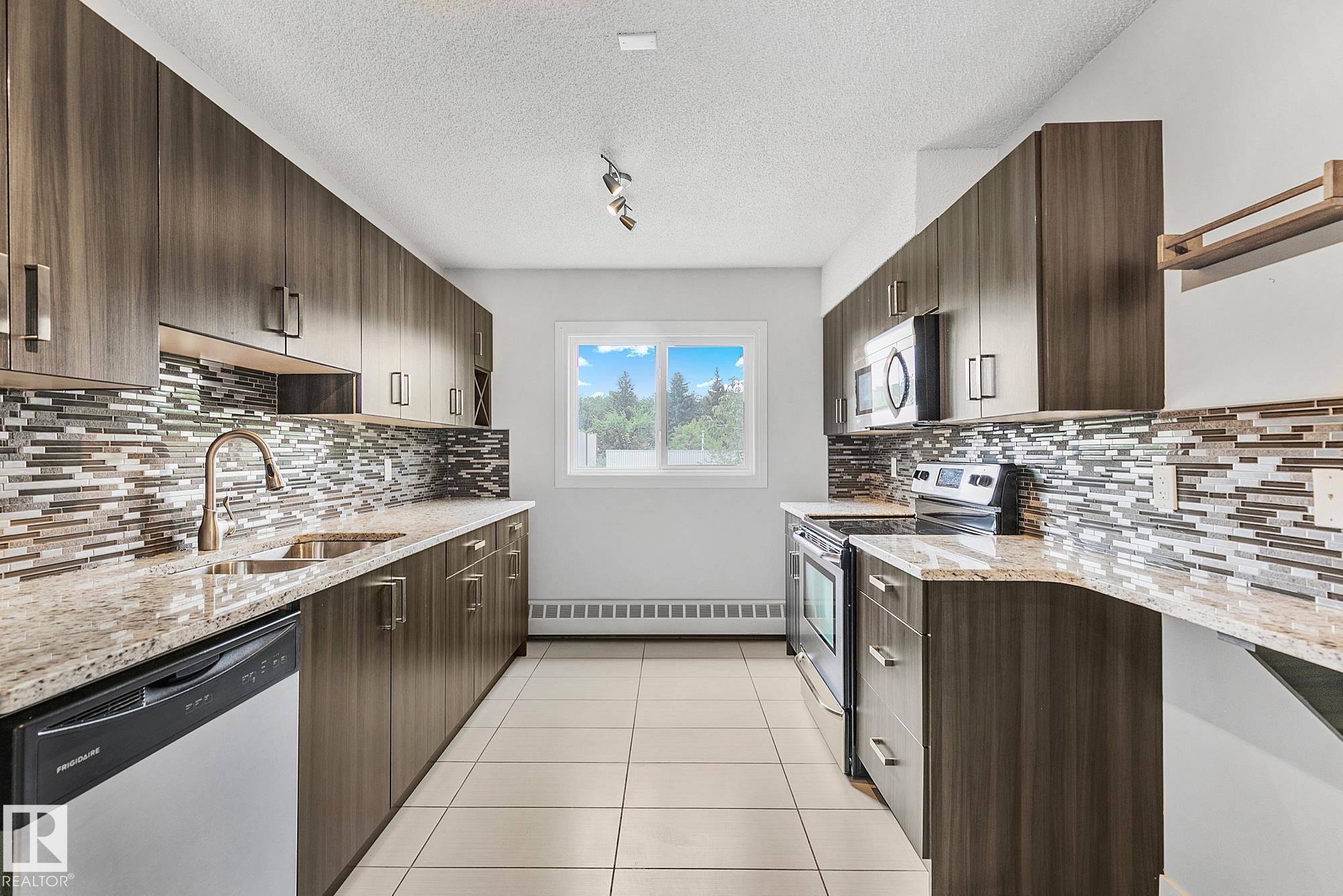 9630 82 Avenue Northwest #11, Edmonton, AB T6C 1A1