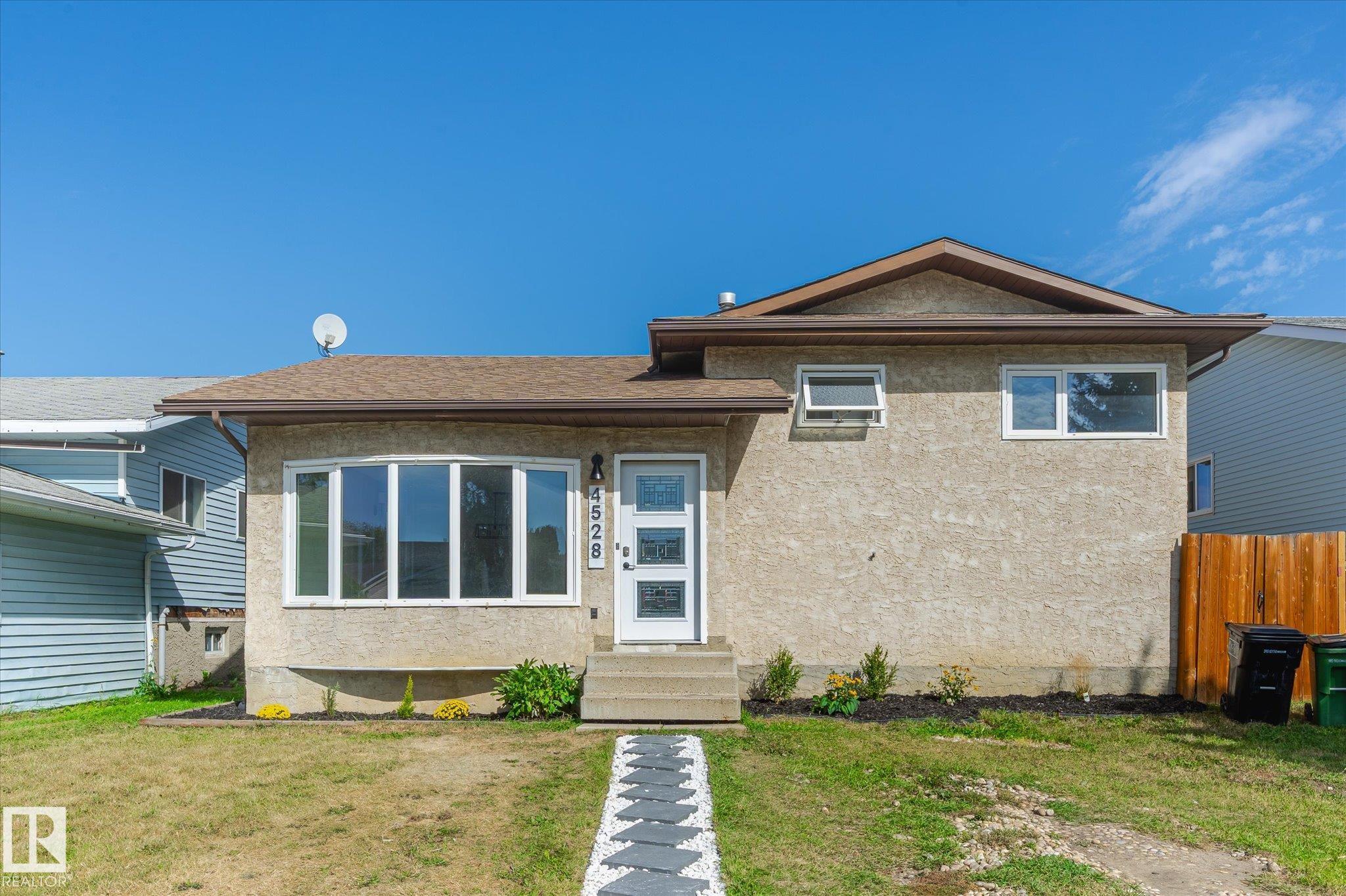 29 Av Nw Unit 4528 Ave, Edmonton, AB T6K 1N3