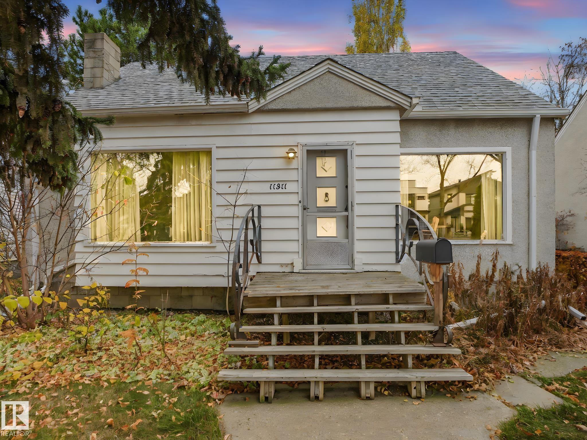 75 Av Nw Unit 11311 Ave, Edmonton, AB T6G 0H6