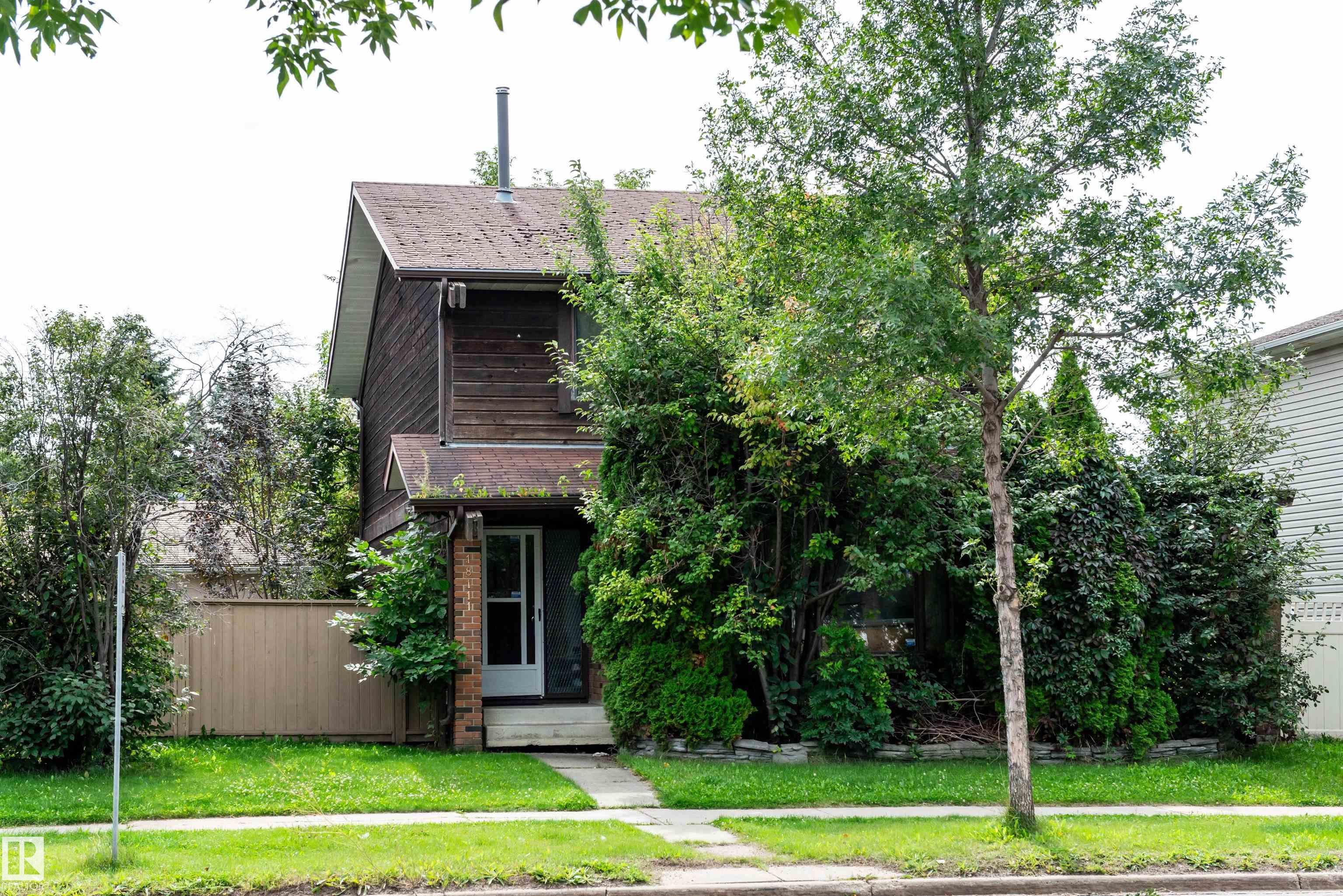 76 Av Nw Unit 18111 Ave, Edmonton, AB T5T 2E9