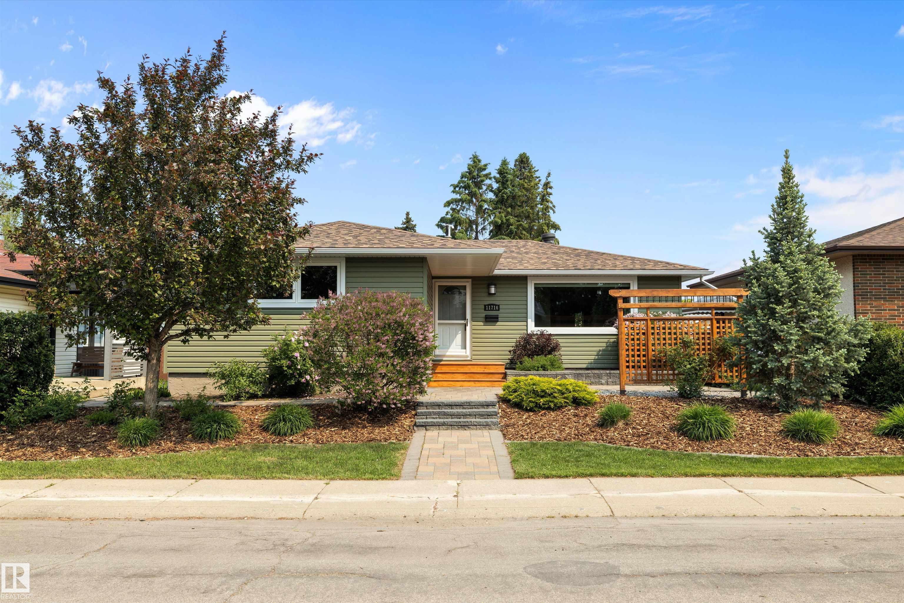 39 Av Nw Unit 11716 Ave, Edmonton, AB T6J 0M9