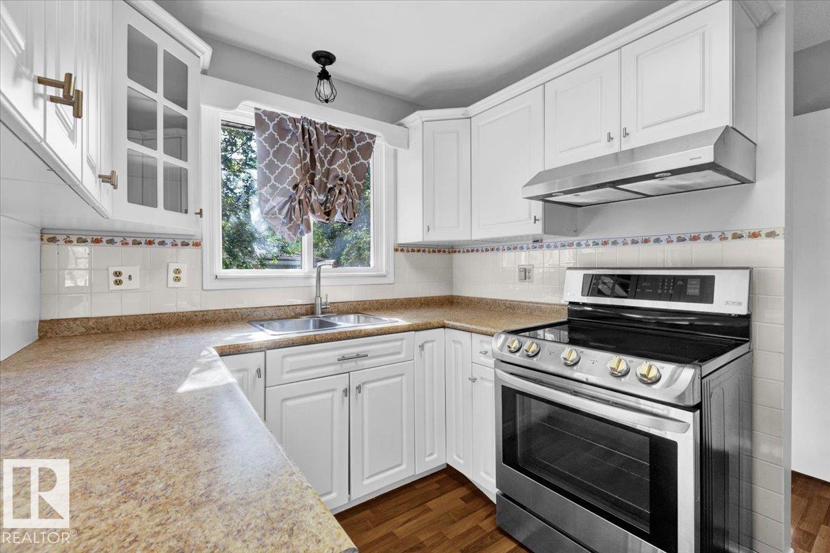 127 St Nw Unit 11447 St, Edmonton, AB T5M 0V2