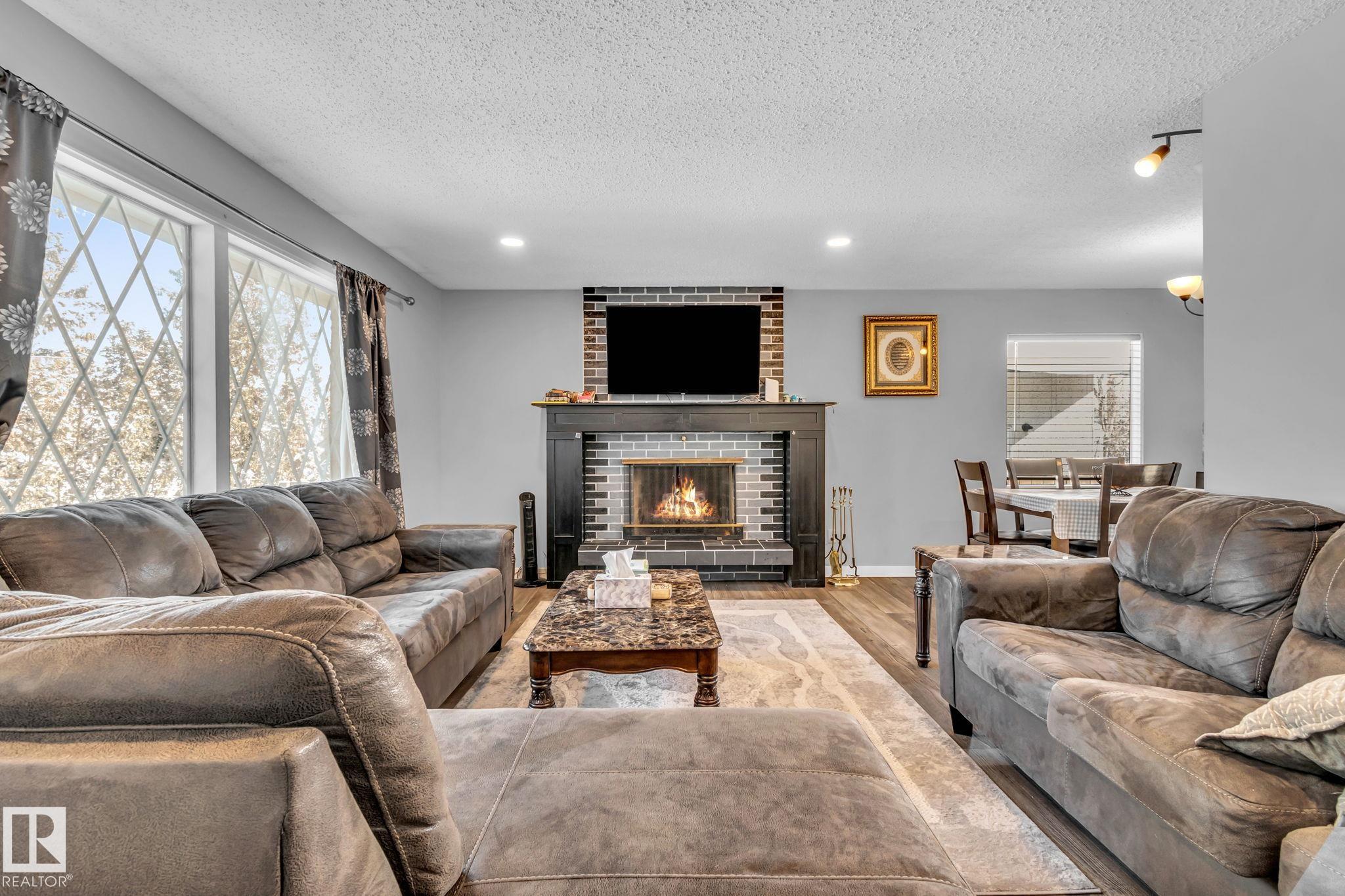 152 Av Nw Unit 12135 Ave #a, Edmonton, AB T5X 1R1