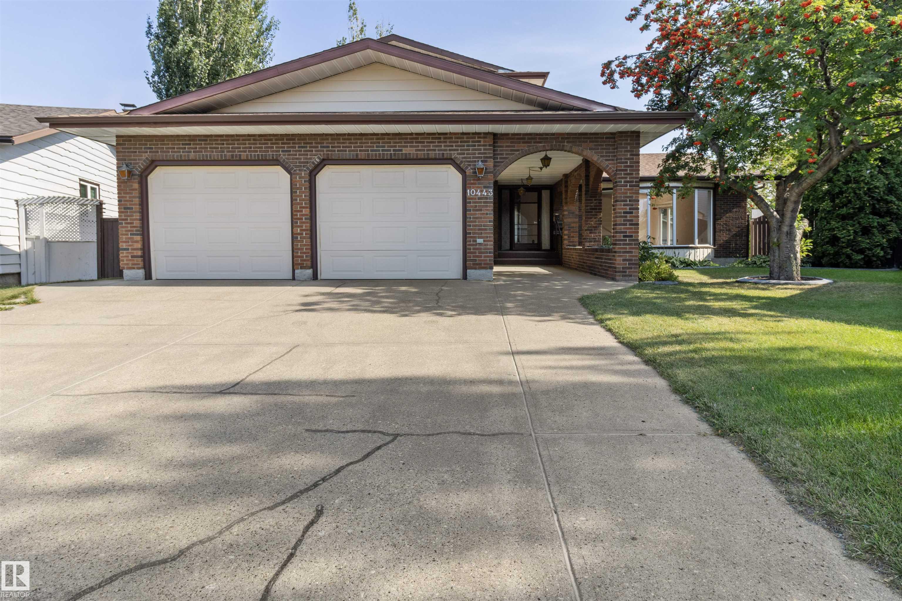 21 Av Nw Unit 10443 Ave, Edmonton, AB T6J 5E9