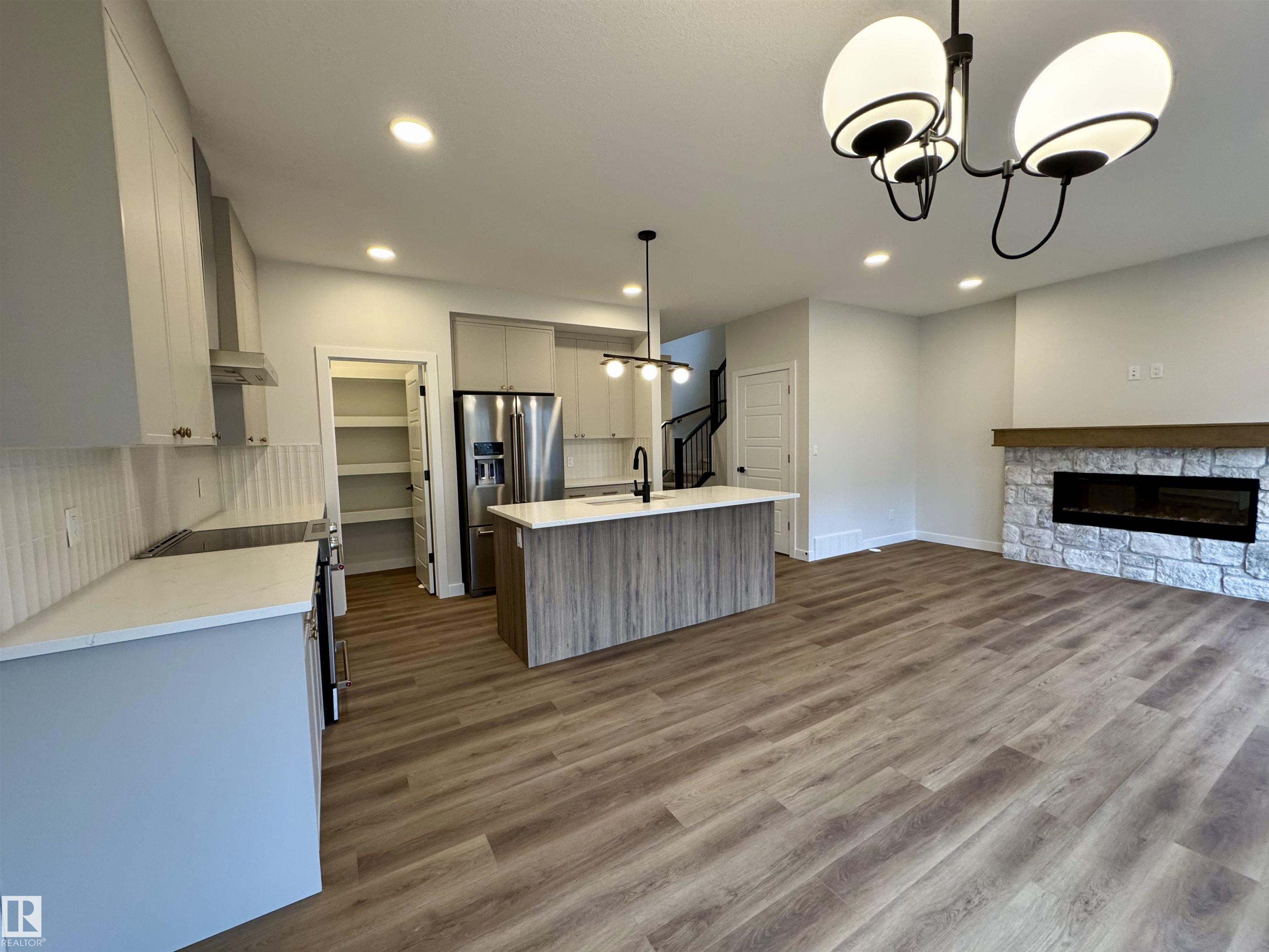 3210 Dixon Way SW, Edmonton, AB T6W 5L3