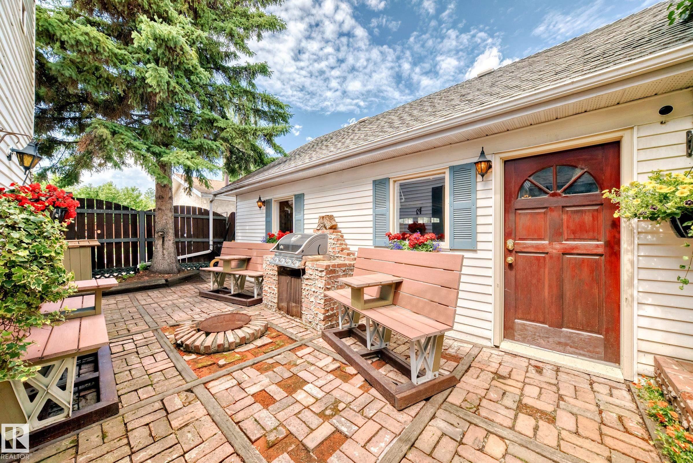97 Av Nw Unit 18516 Ave #a, Edmonton, AB T5T 3J4