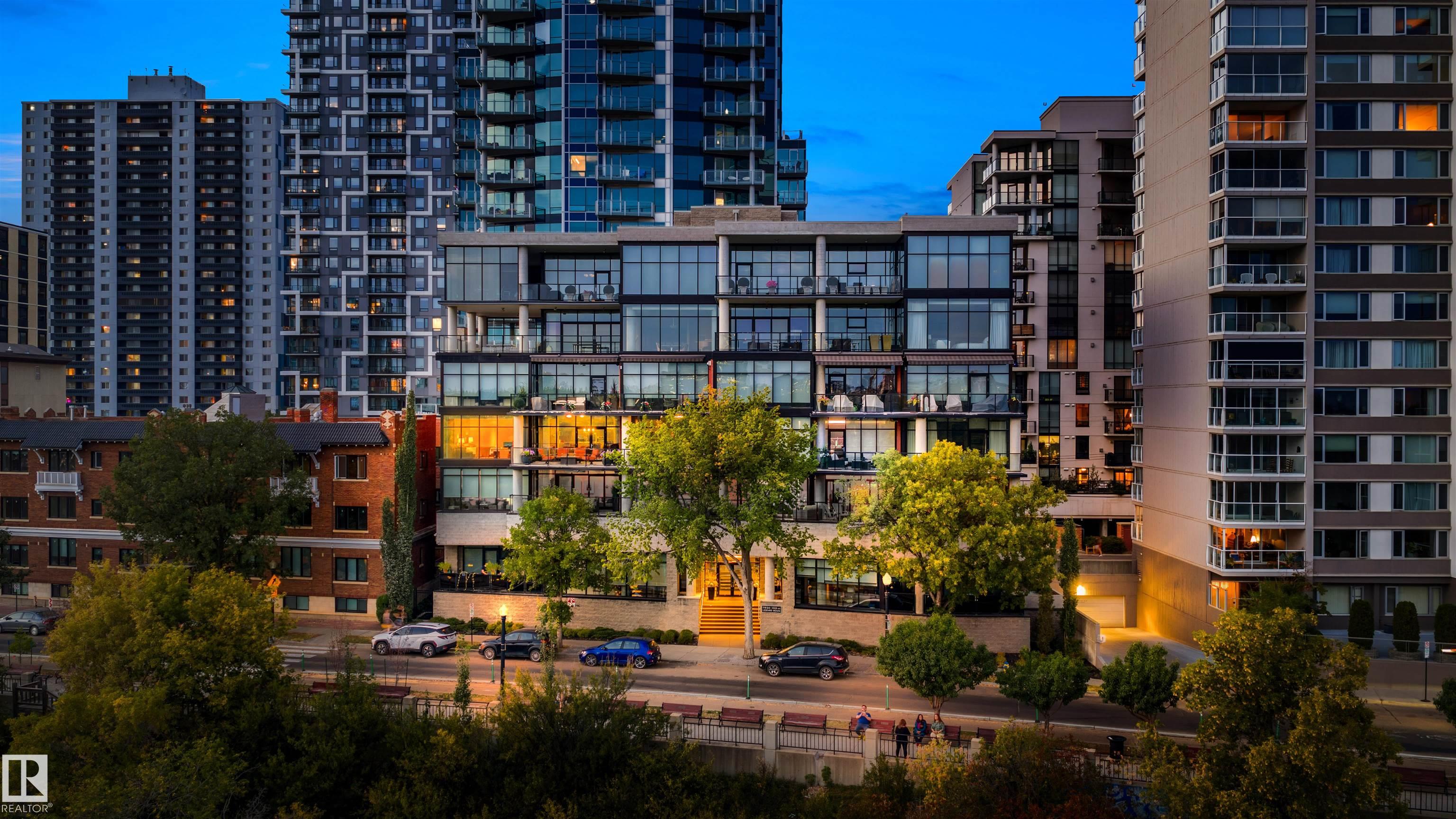 11930 100 Avenue Northwest #301, Edmonton, AB T5K 0K5