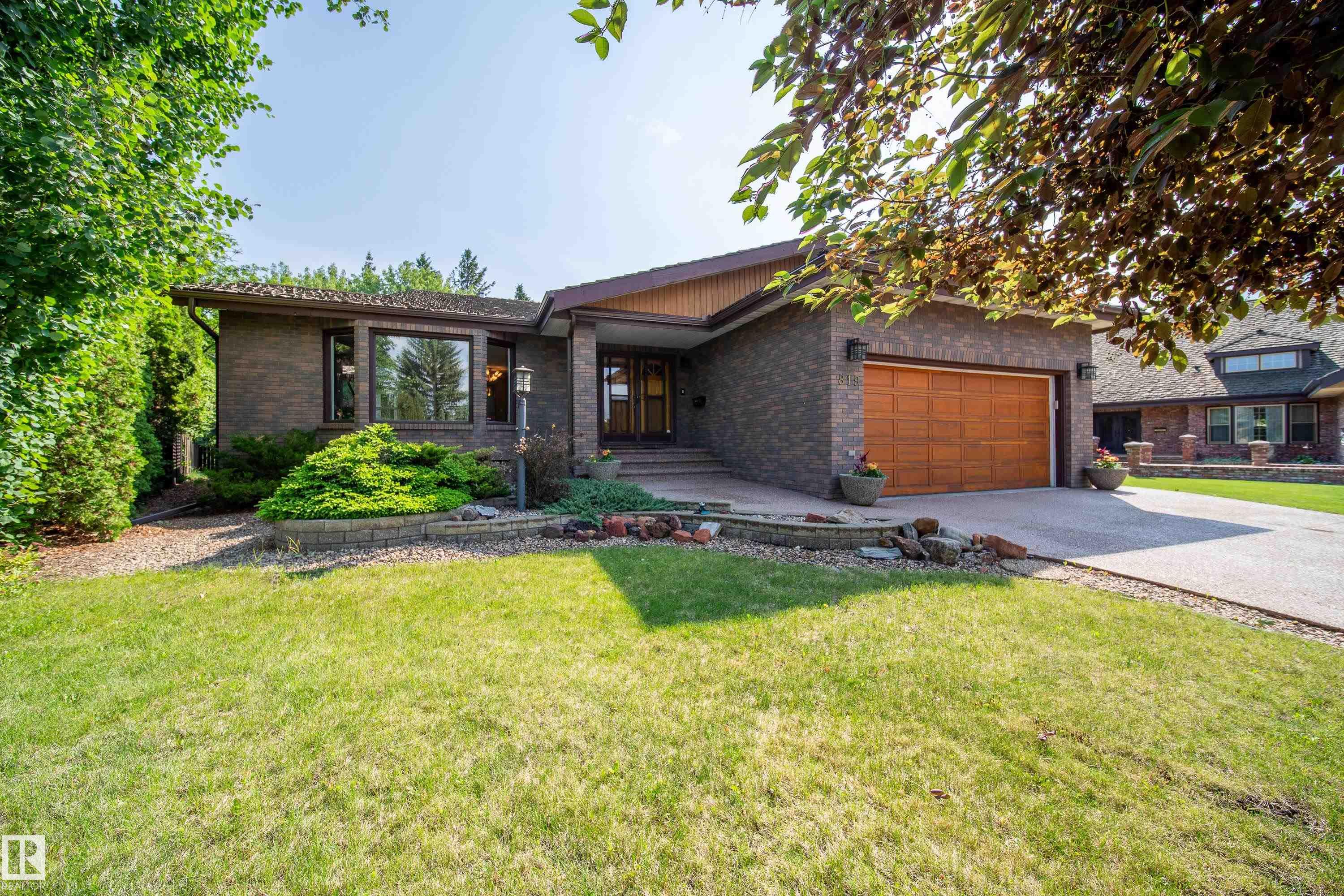 819 Wanyandi Rd NW, Edmonton, AB T5T 2X3
