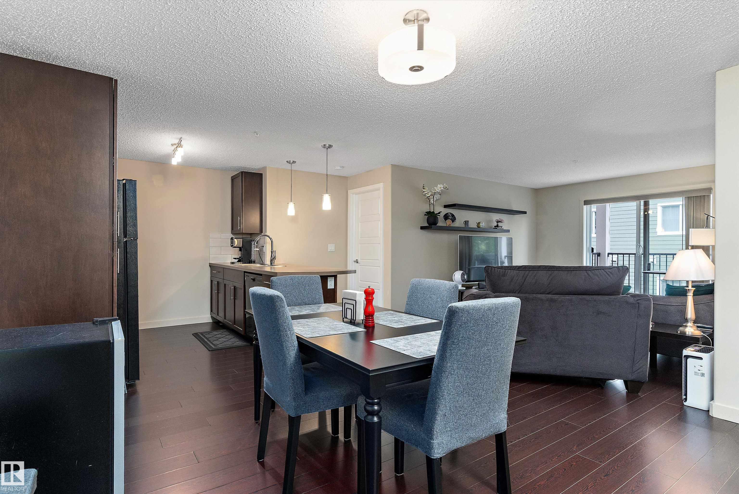 6076 Schonsee Way #238, Edmonton, AB T5Z 0K8