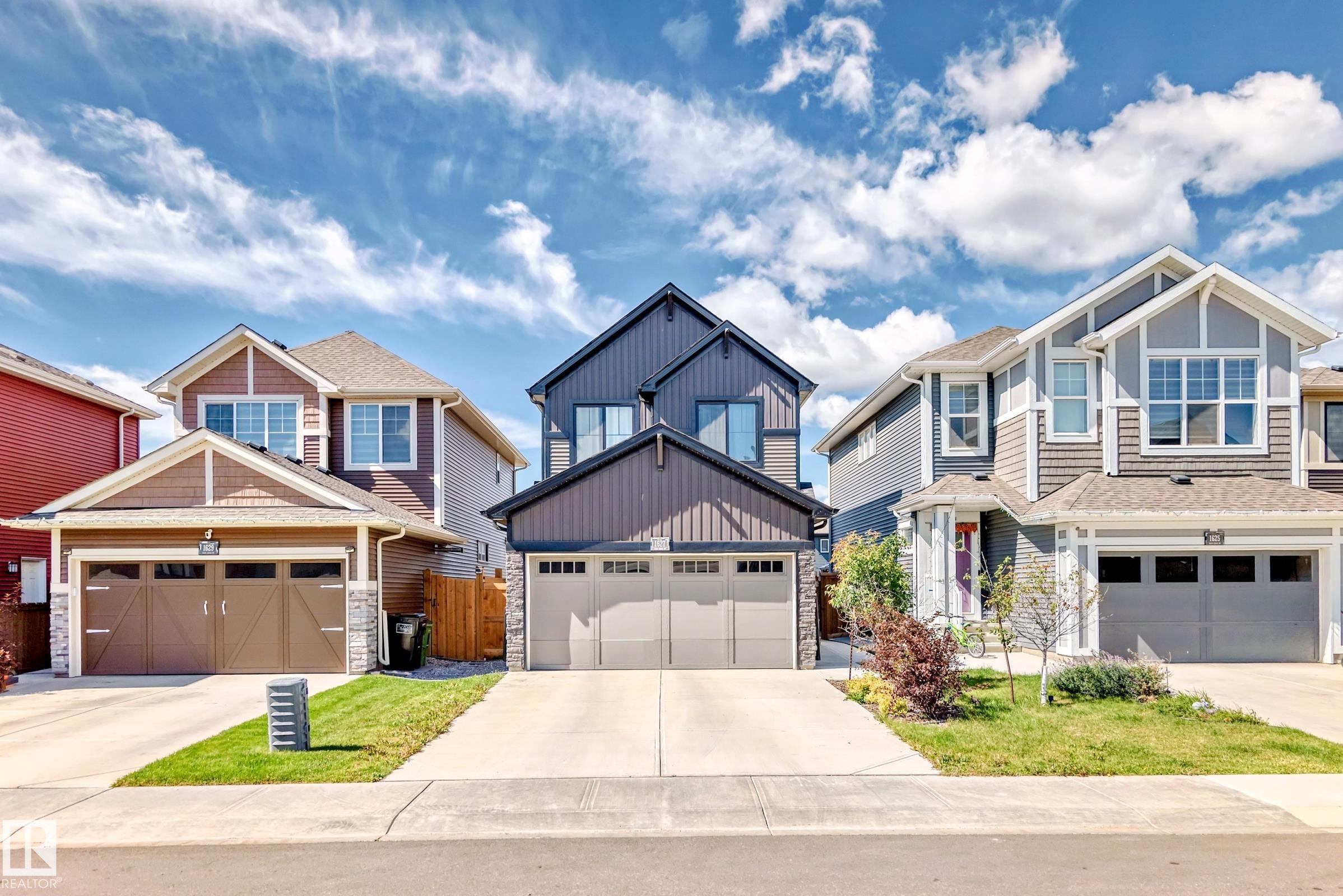 1627 Plum Circle Ci SW, Edmonton, AB T6X 2X1