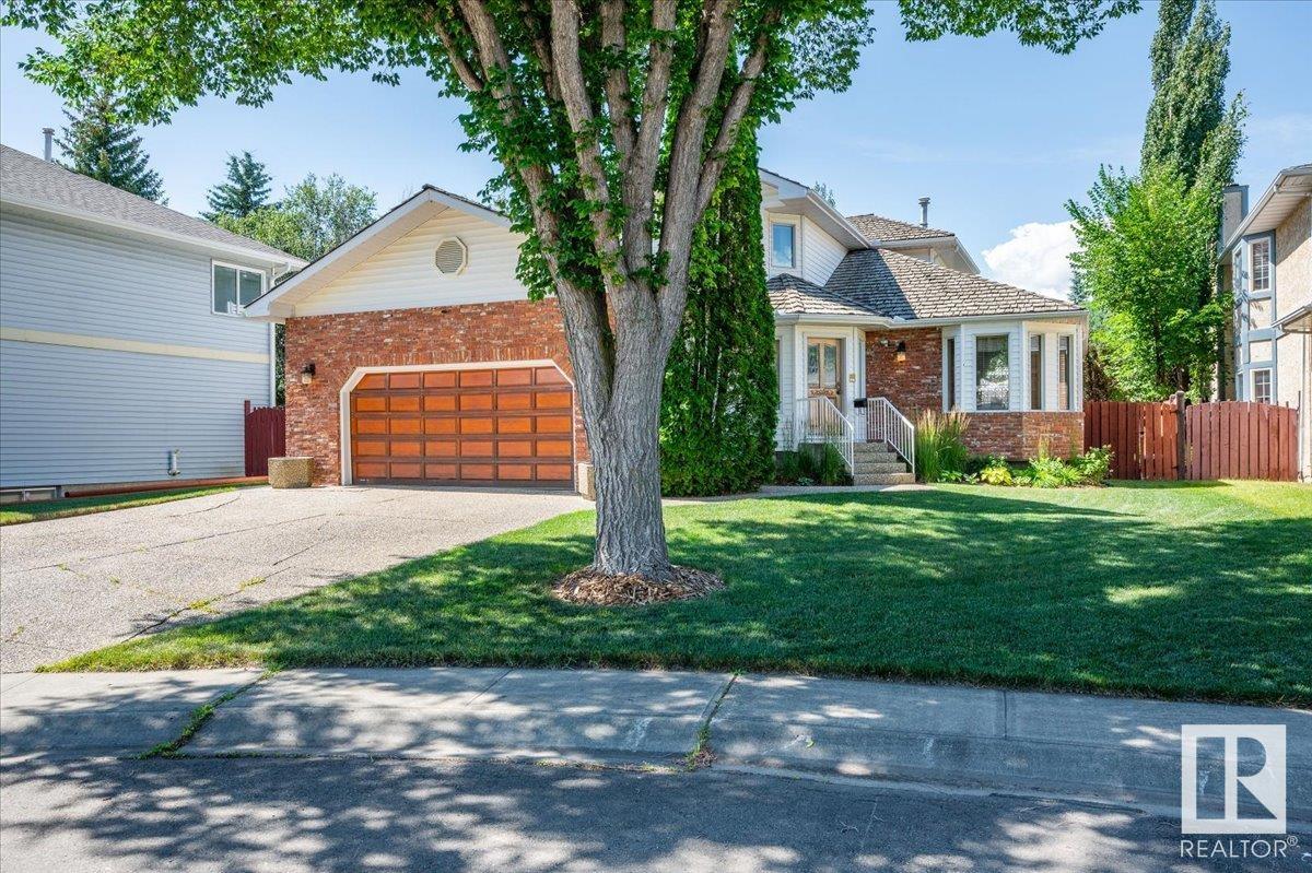 19 Rhatigan Rd E Rd NW, Edmonton, AB T6R 1N1
