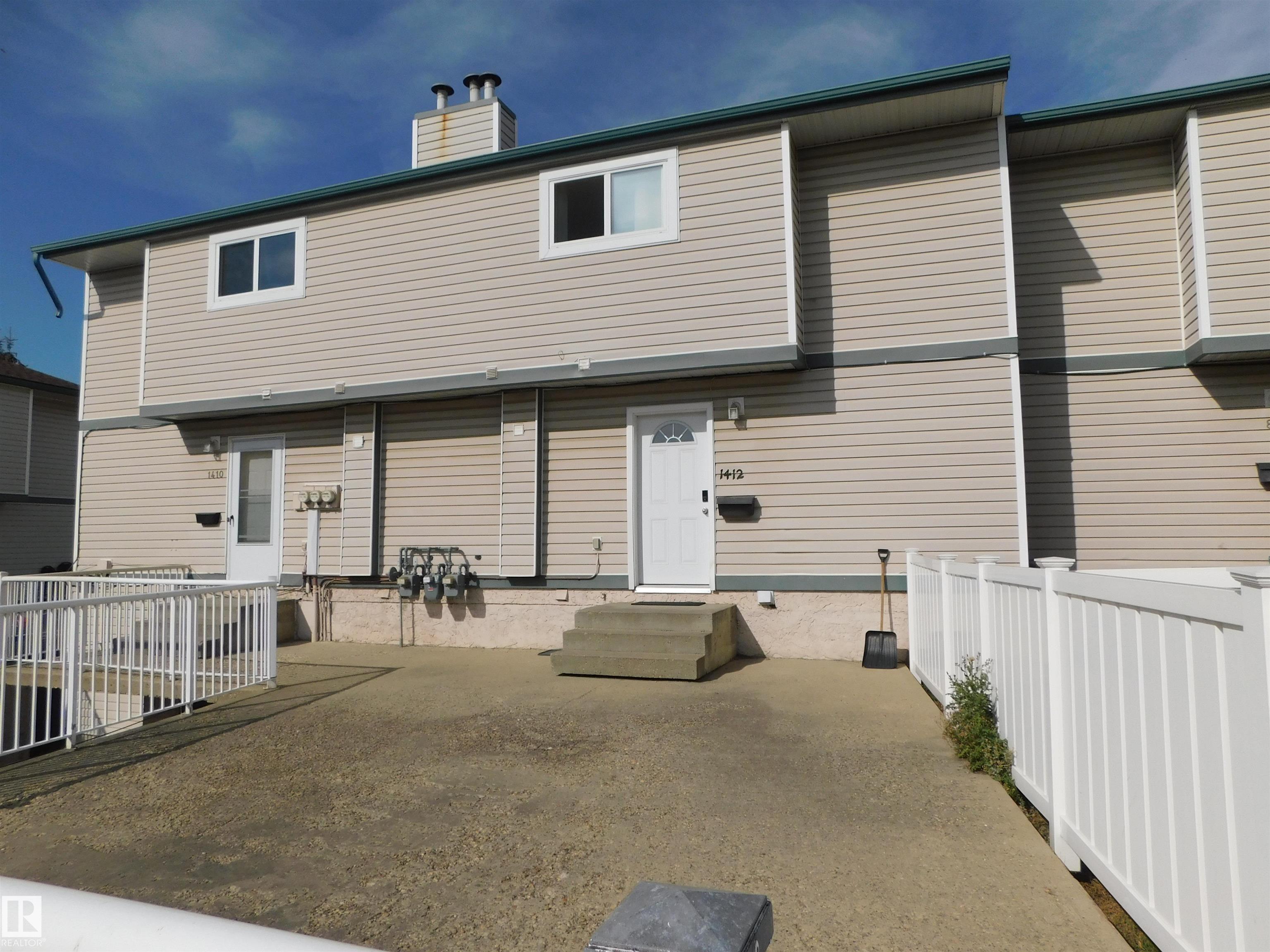 1412 Lakewood Rd W Rd NW, Edmonton, AB T6K 3M2