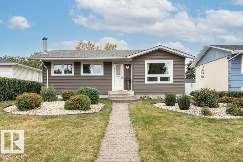 38 Av Nw Unit 10931 Ave, Edmonton, AB T6J 0K6