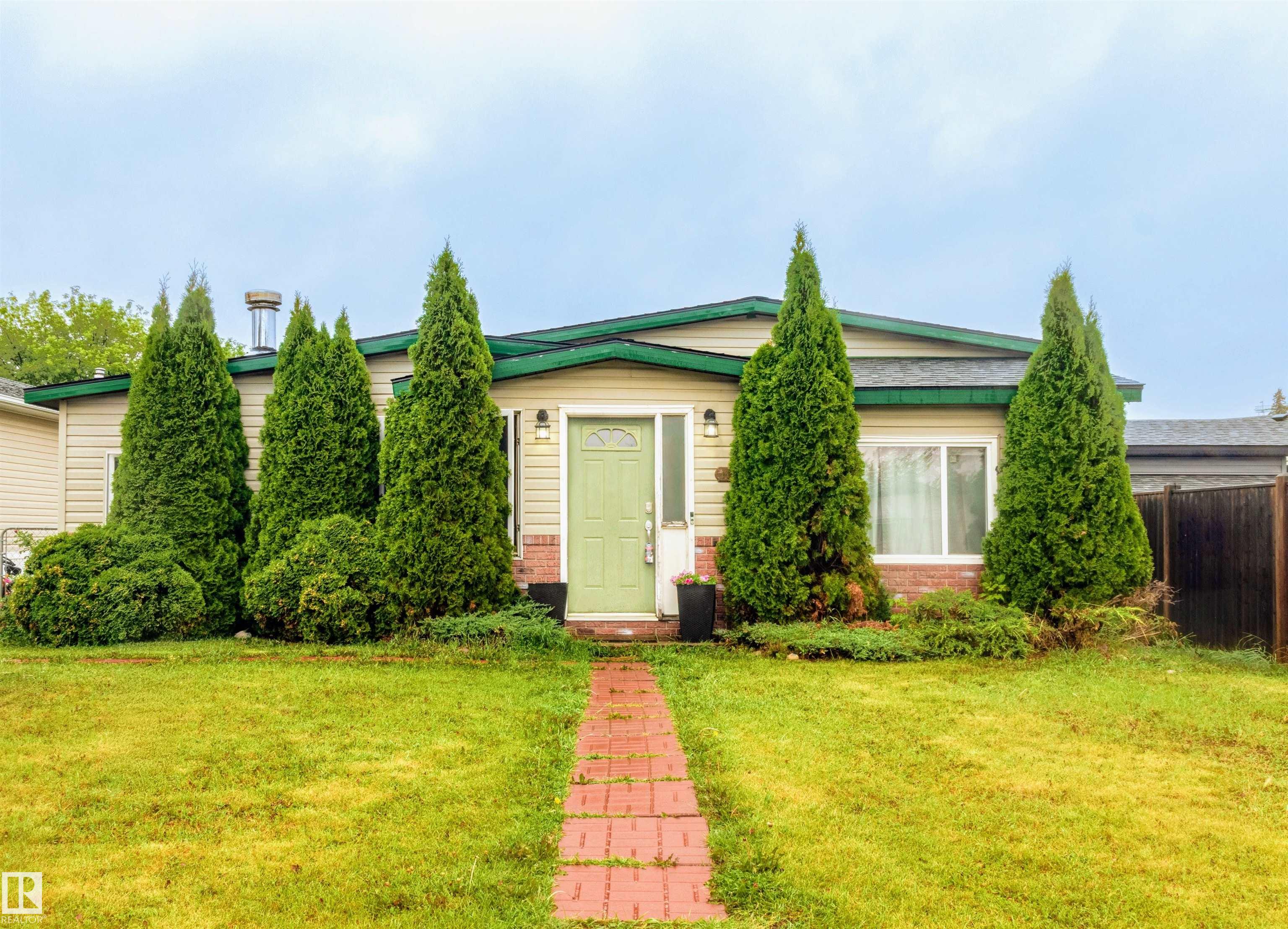 100 Av Unit 11111 Ave #a, Westlock, AB T7P 1N4